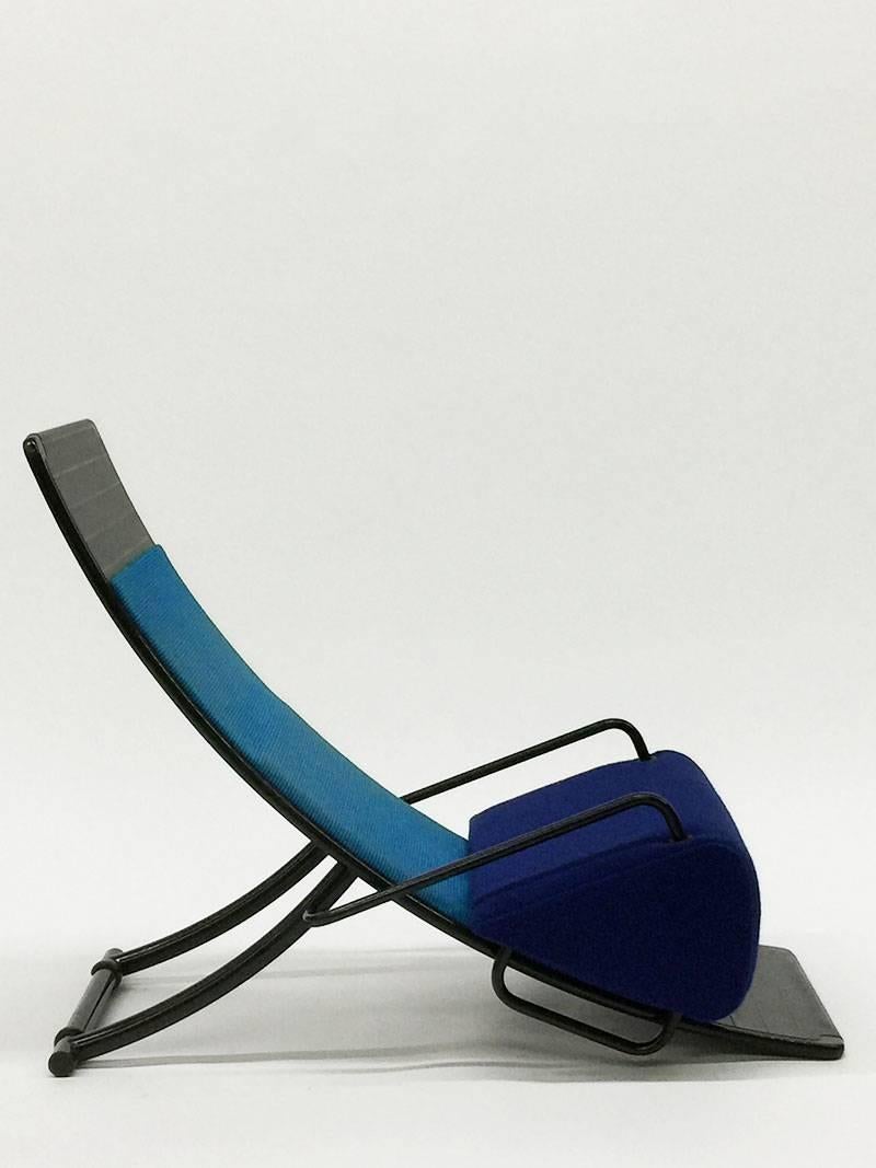 Marcel Wanders chair Model 045 '1986' Mobiles Design for Artifort 

An early model 045 Mobiles Design chair for Artifort 
By Marcel Wanders (1963)
Model 045 Mobiles Design chair 1986, The Netherlands
This chair flips into two positions, converting