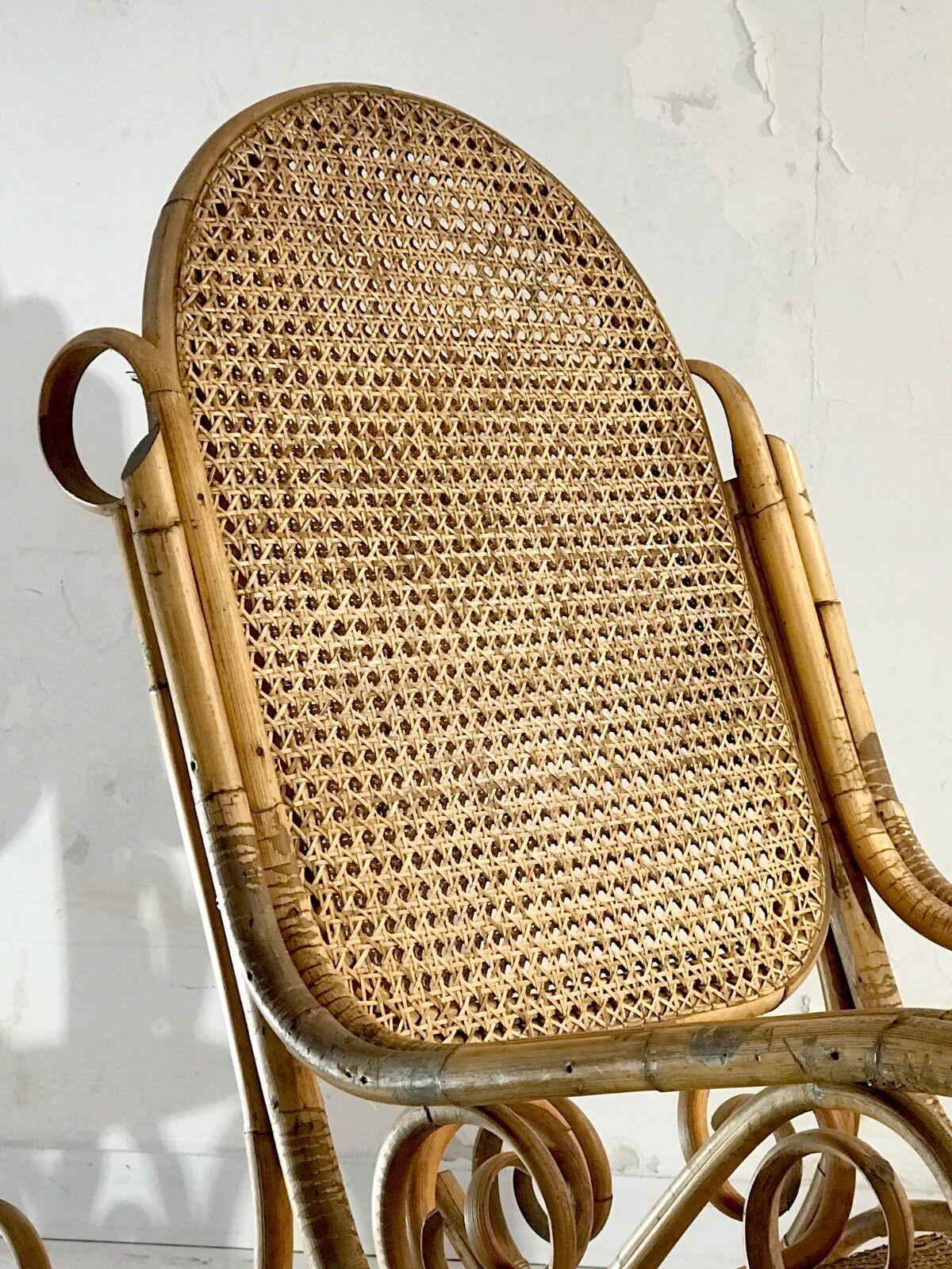 Chaise à bascule NEO-CLASSICALE à forme libre de THONET, France 1900. en vente 1