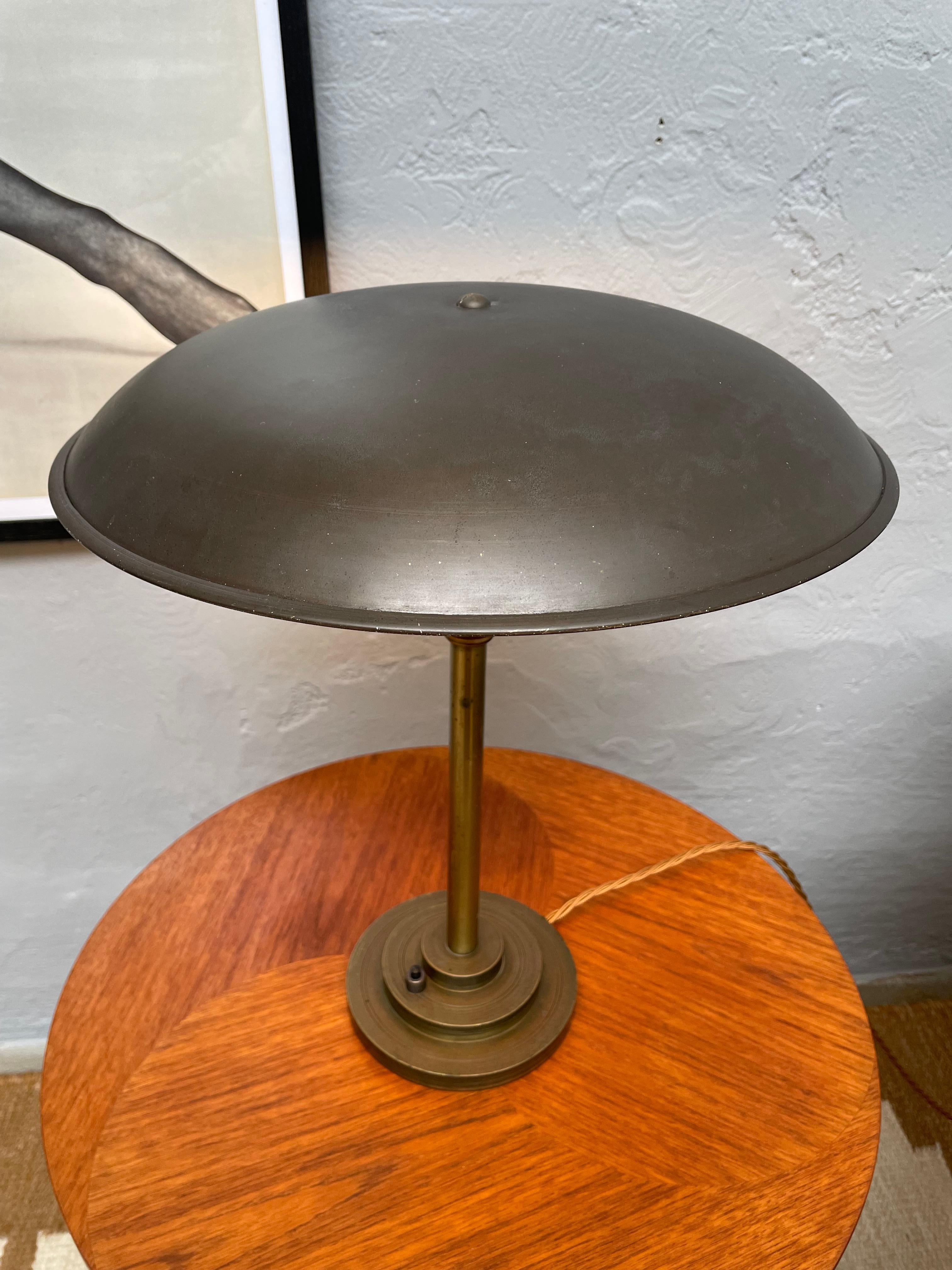 Lampada da tavolo in ottone dei primi anni del Modernismo di Fog & Mørup, Danimarca in vendita 2