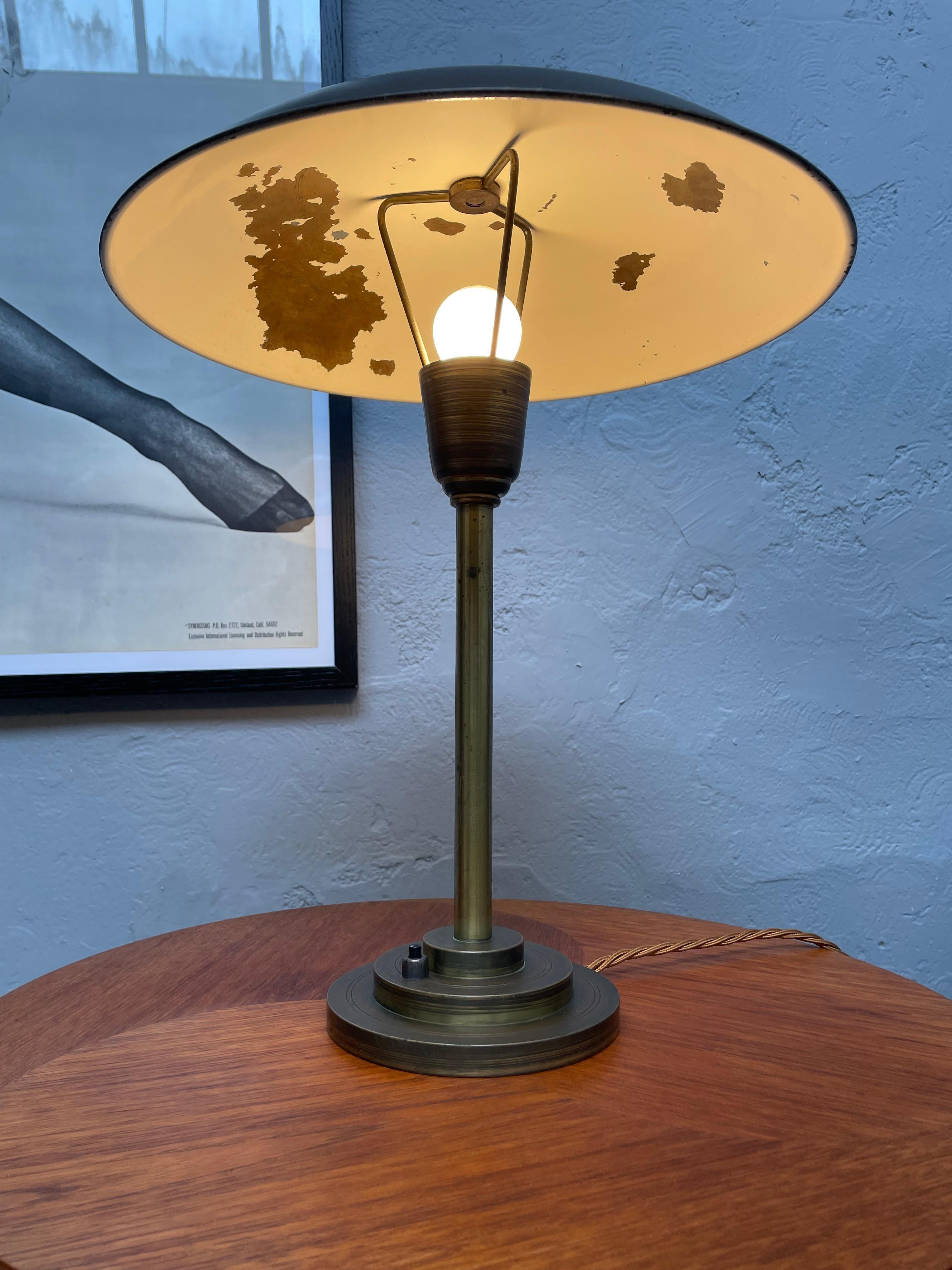 Lampada da tavolo in ottone dei primi anni del Modernismo di Fog & Mørup, Danimarca in vendita 4