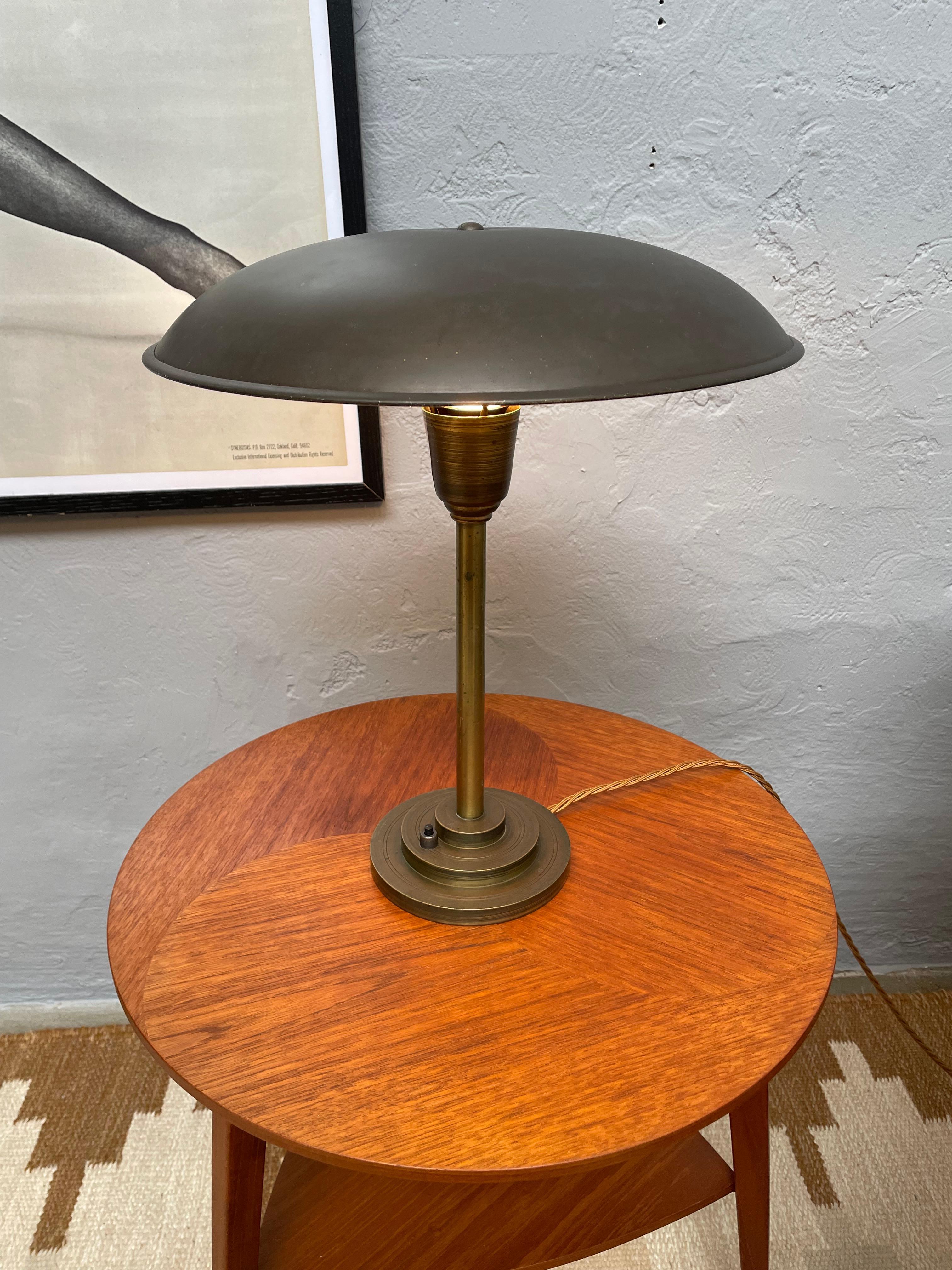 Lampada da tavolo in ottone dei primi anni del Modernismo di Fog & Mørup, Danimarca in vendita 5