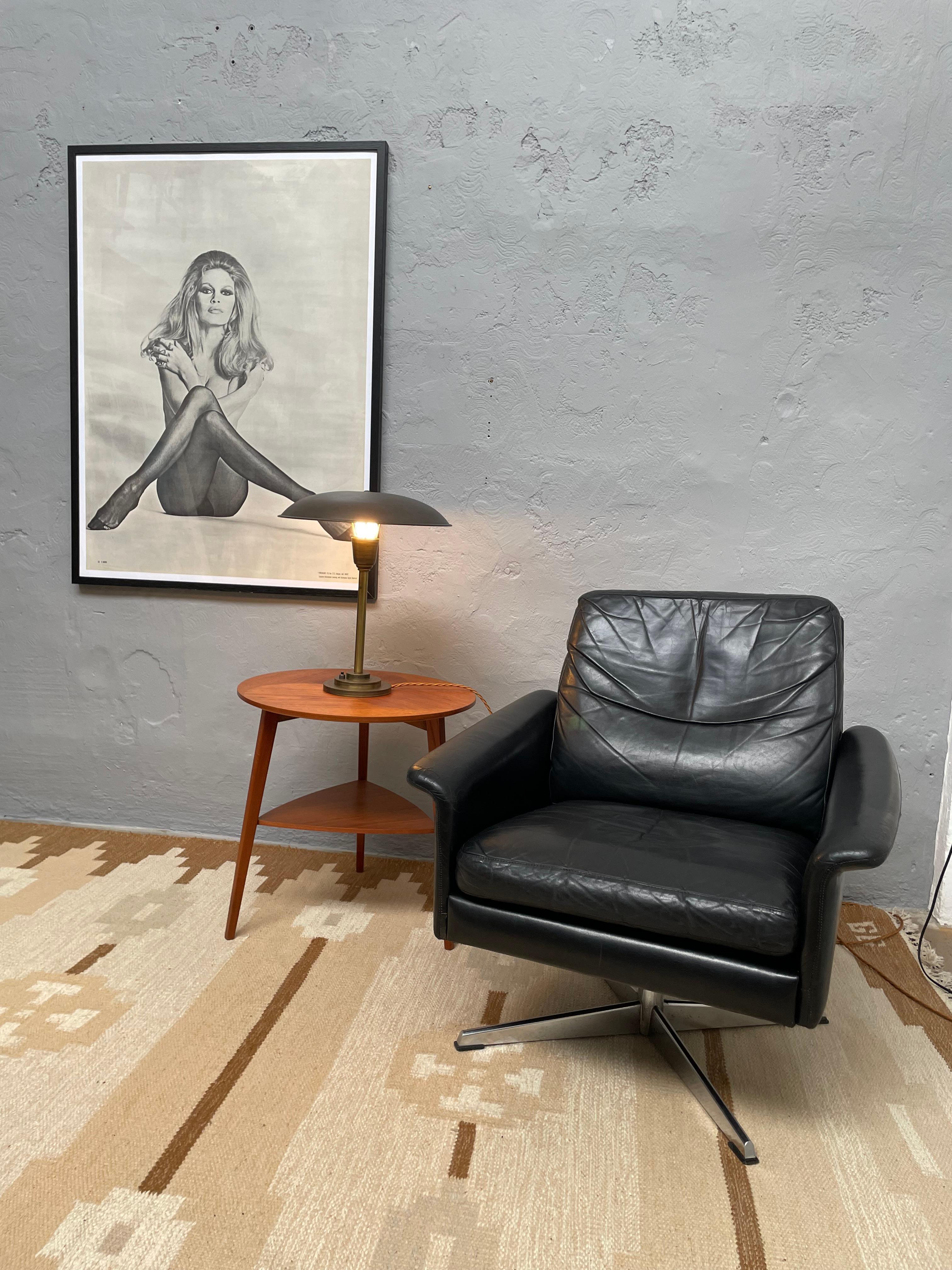 Scandinavo moderno Lampada da tavolo in ottone dei primi anni del Modernismo di Fog & Mørup, Danimarca in vendita