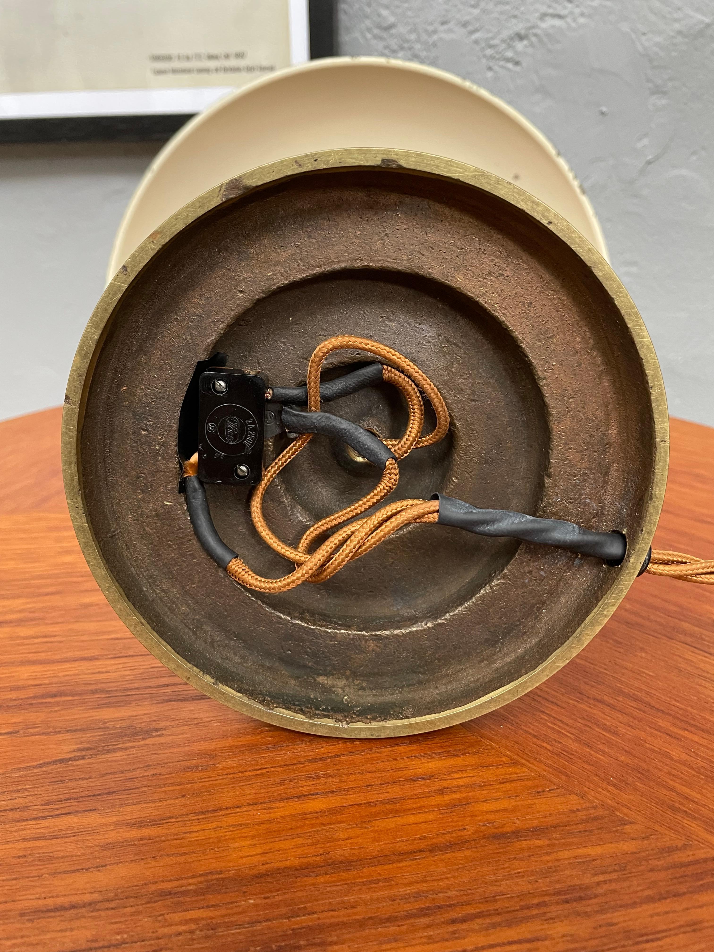 Lampada da tavolo in ottone dei primi anni del Modernismo di Fog & Mørup, Danimarca in vendita 1