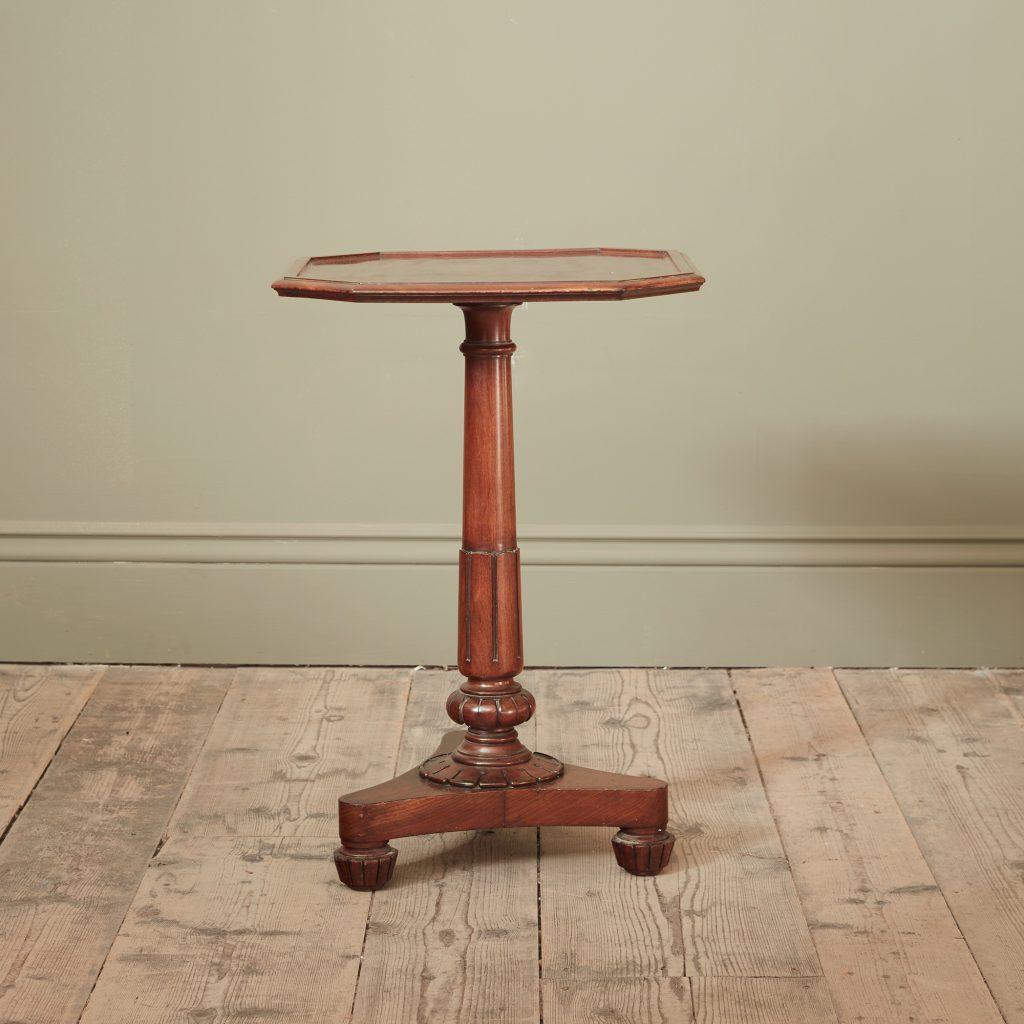 Table d'appoint en acajou anglais du début du XIXe siècle Bon état - En vente à London, GB