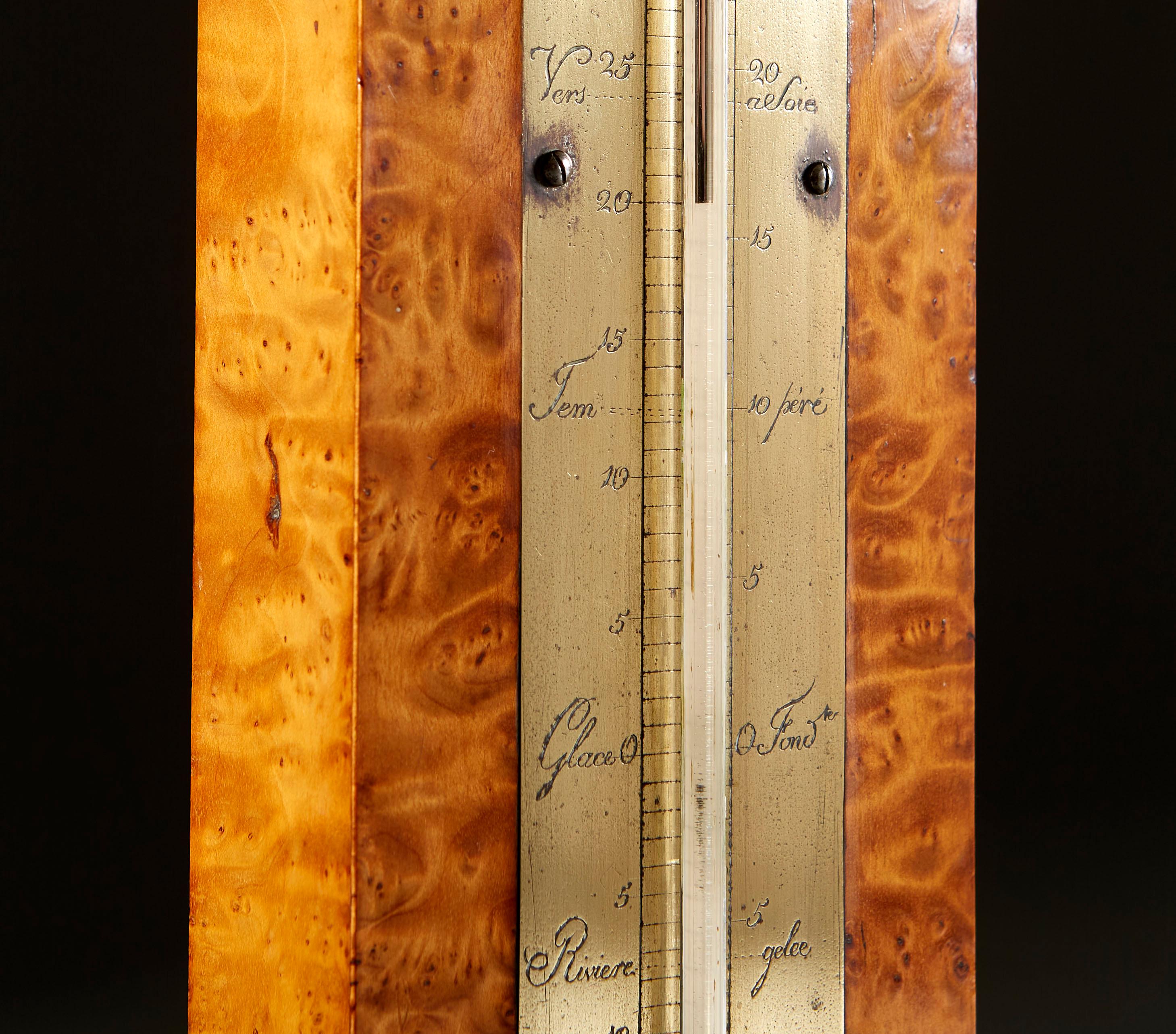 Französischer Thuya-Holz- Thermometer des frühen neunzehnten Jahrhunderts im Angebot 1