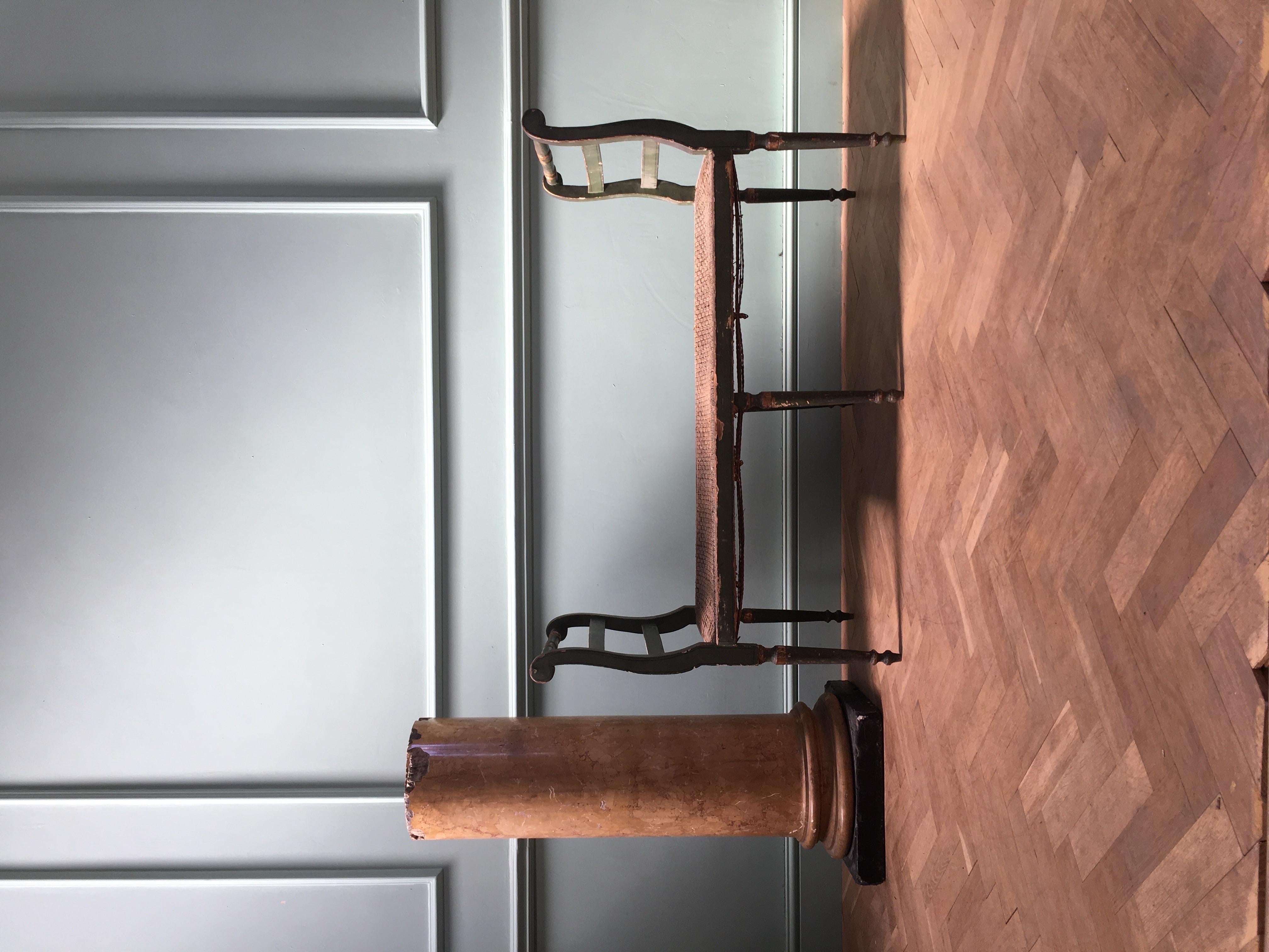 Eine zylindrische Säule in Museumsqualität auf einem gedrehten, taillierten Gipssockel und einem quadratischen Sockel, die den sienesischen Marmor mit einer wunderschönen roten Maserung imitiert.

Englisch, frühes neunzehntes Jahrhundert

Höhe 46
