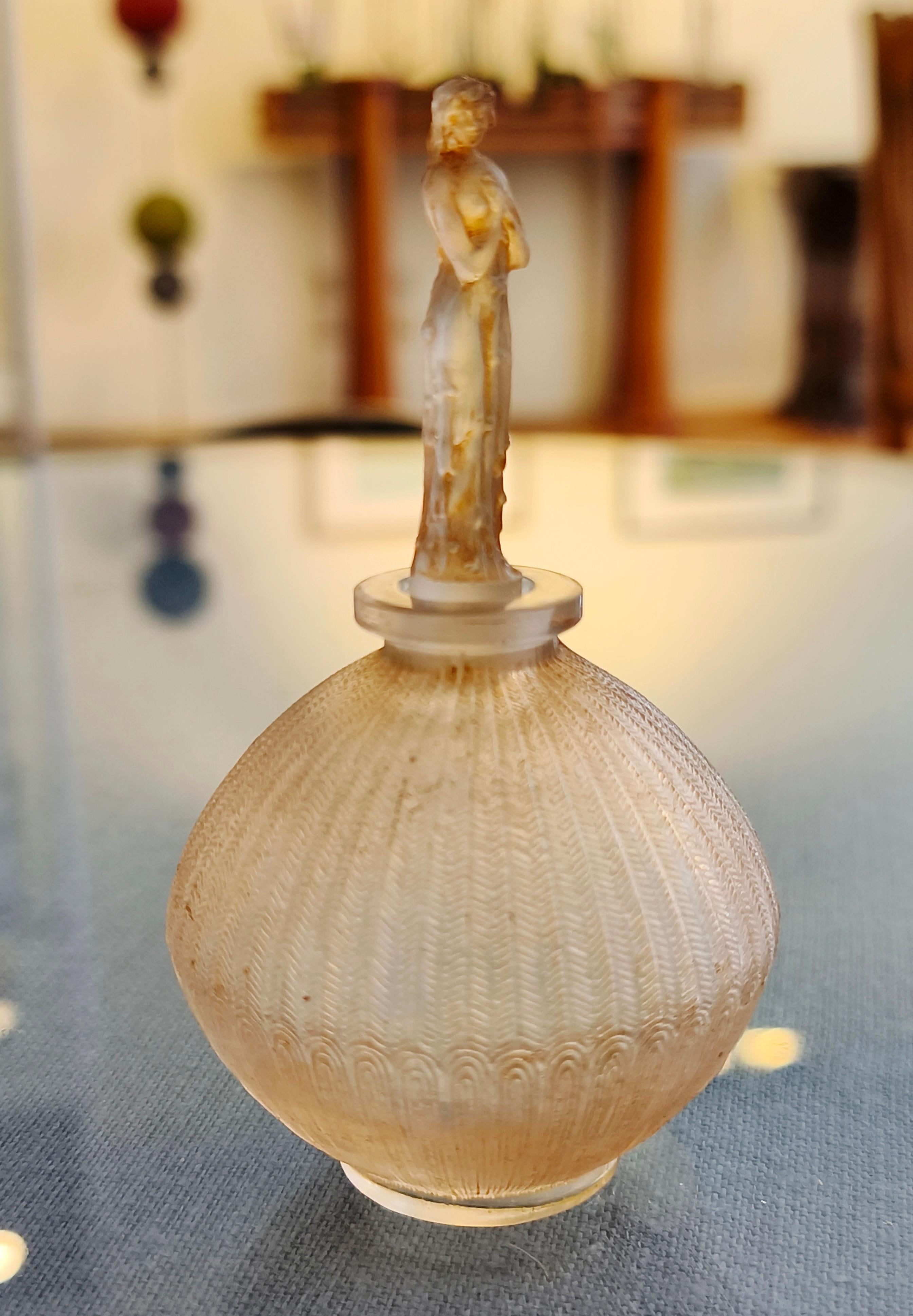 Art Nouveau Bottiglia di profumo in vetro di René Lalique 