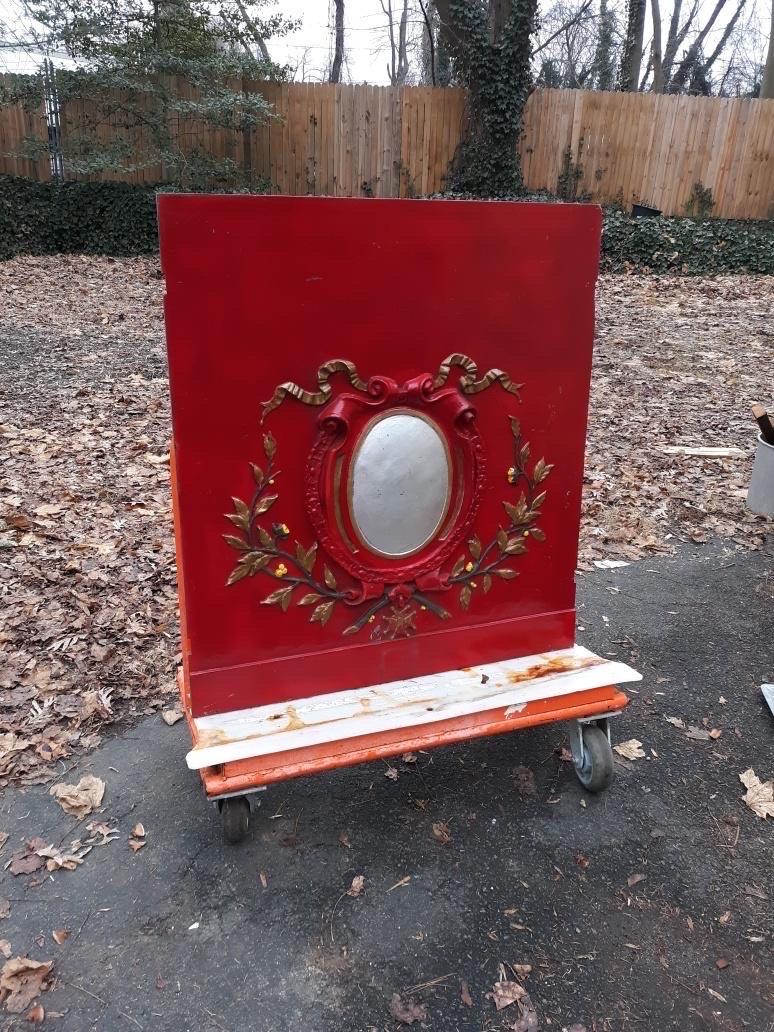 Early to Mid-19th Century Cold Painted English Fireplace Firedback In Good Condition For Sale In Lambertville, NJ
