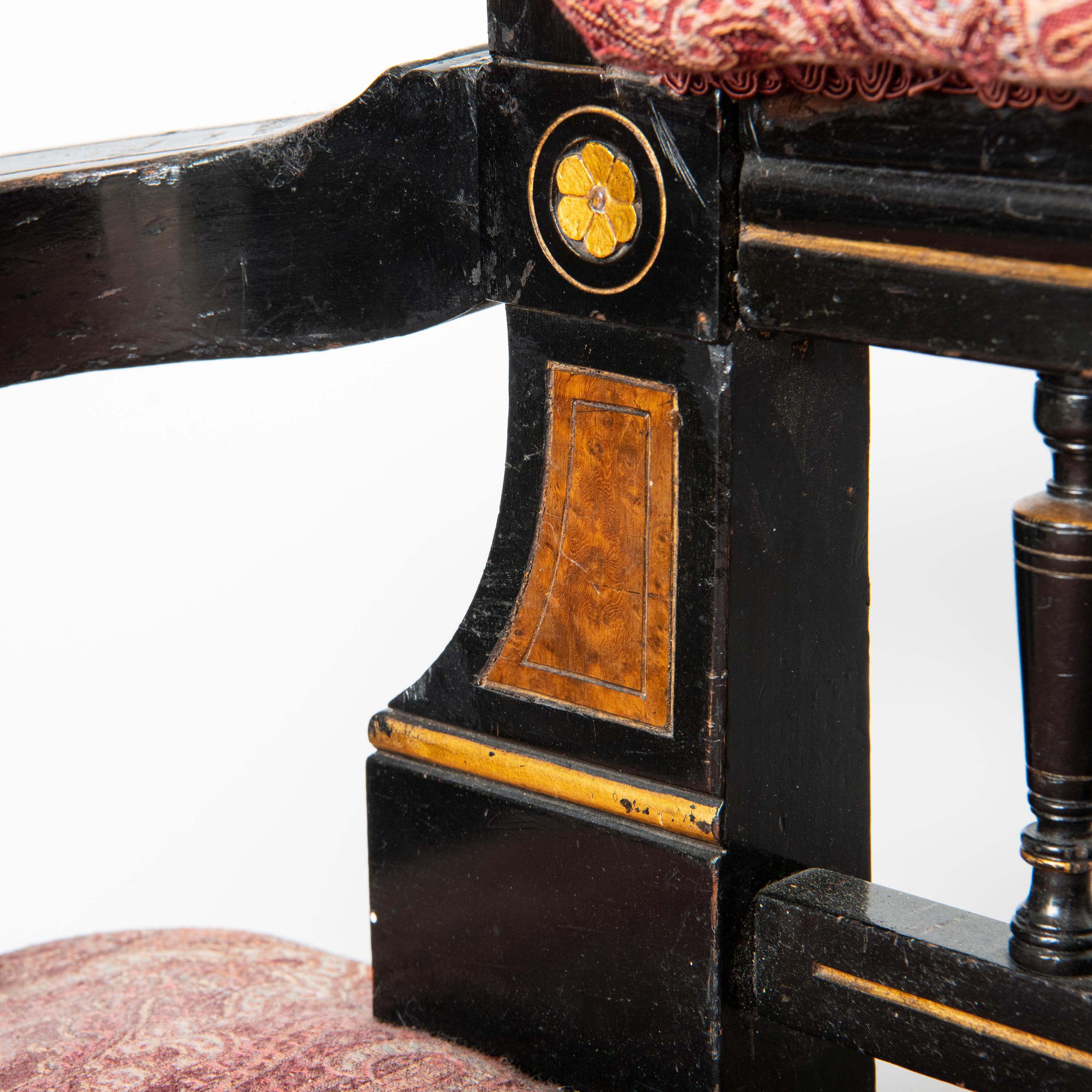 An ebonised and Walnut settee by Lamb of Manchester, aesthetic movement.
Decorated with gilt highlights- rosettes and stringing. Carved spindle back.
Shaped arms .
On carved baluster legs.
Stamped; Lamb of Manchester
England, circa 1880.
152 cm wide