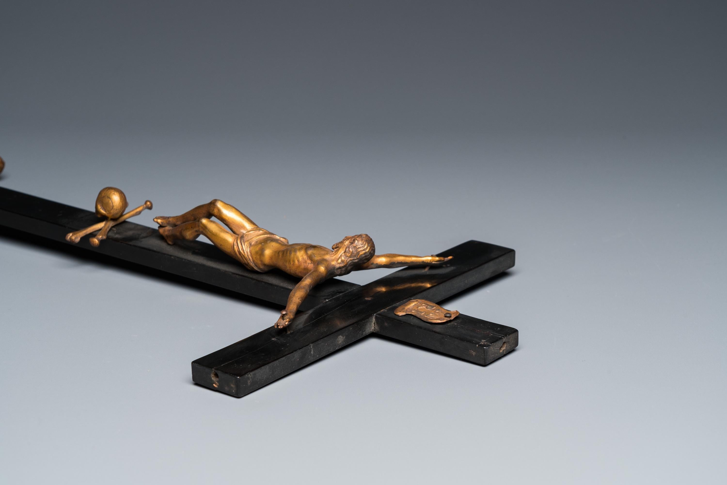 Late 17th Century Ebony Wood and Gilt Bronze Reliquary Altar Cross After Giambologna For Sale