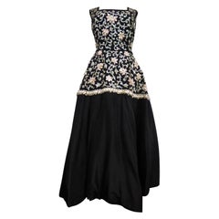 Vestido de noche largo bordado de Edward Molyneux Couture circa 1950