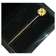 An Edwardian 15K Gold & 0.15ct Old-European Cut Diamond Maltese Cross Stick Pin