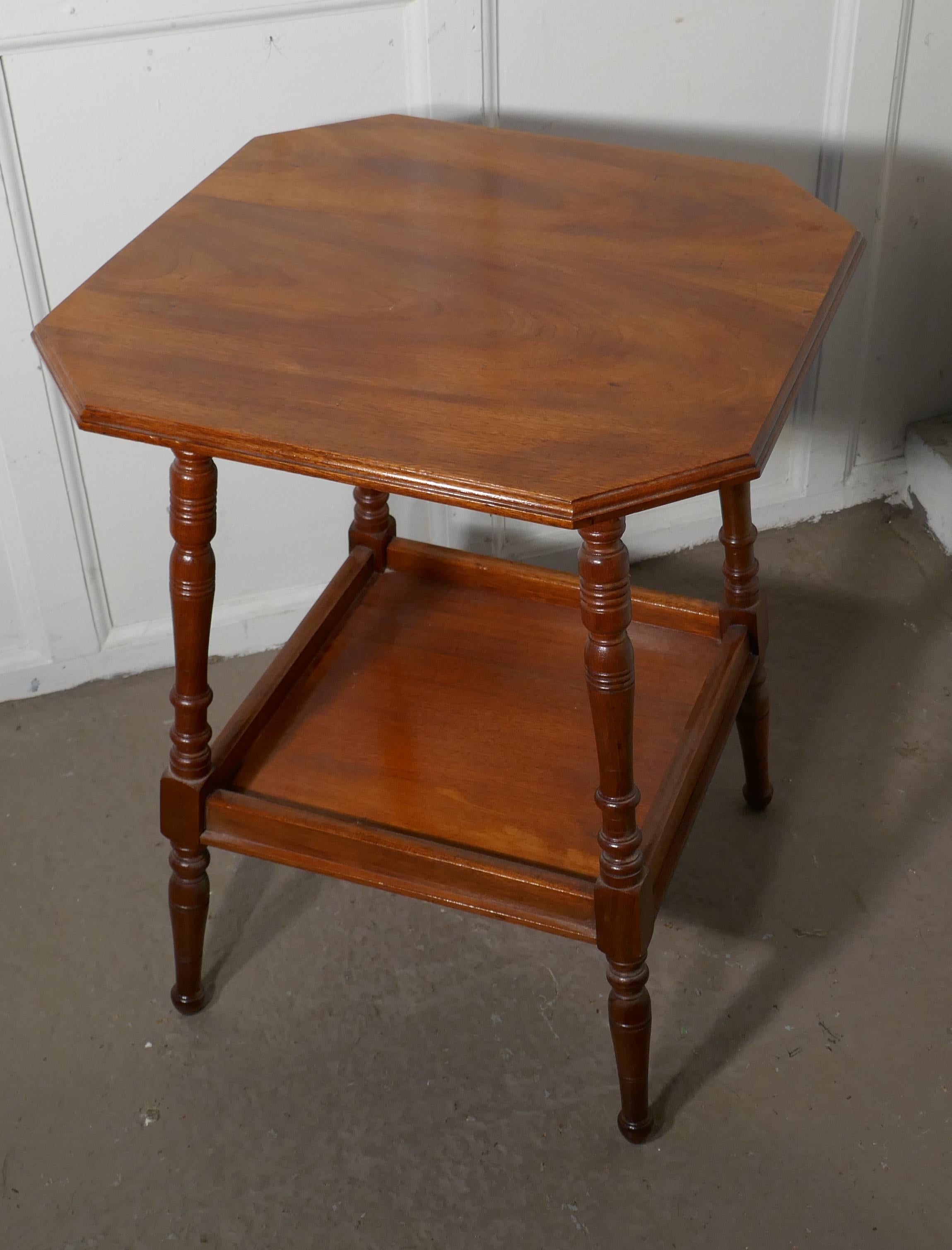 Edwardian Blonde Mahogany Étagère or Occasional Table In Good Condition In Chillerton, Isle of Wight
