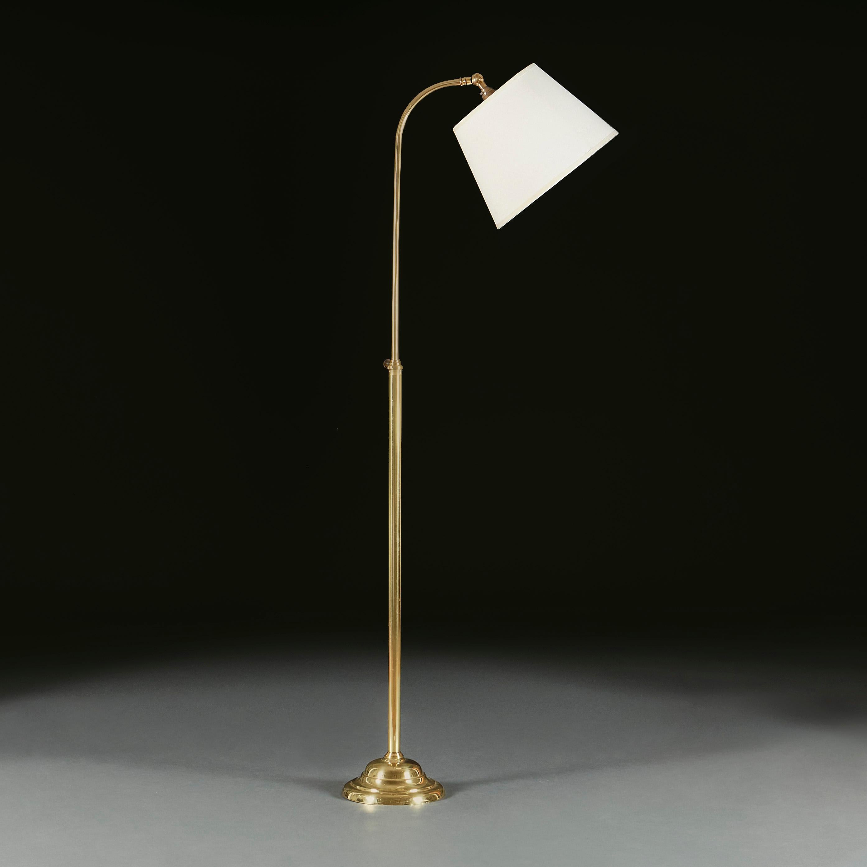 England, circa 1910.

An Edwardian brass standard lamp with telescopic adjustable stem and curved arm, all supported on a circular base.

Measures : Total height 148.00cm
Diameter of base 21.00cm.

Please note: This is currently wired for the
