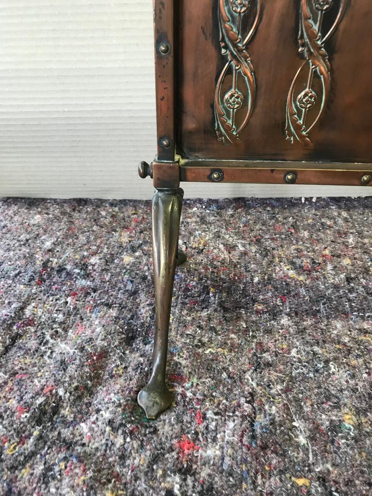 English Edwardian Copper Fire Screen with Detailing of Twisted Leaves and Roses For Sale