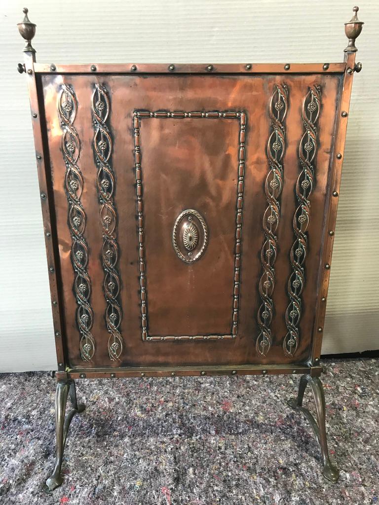 19th Century Edwardian Copper Fire Screen with Detailing of Twisted Leaves and Roses For Sale