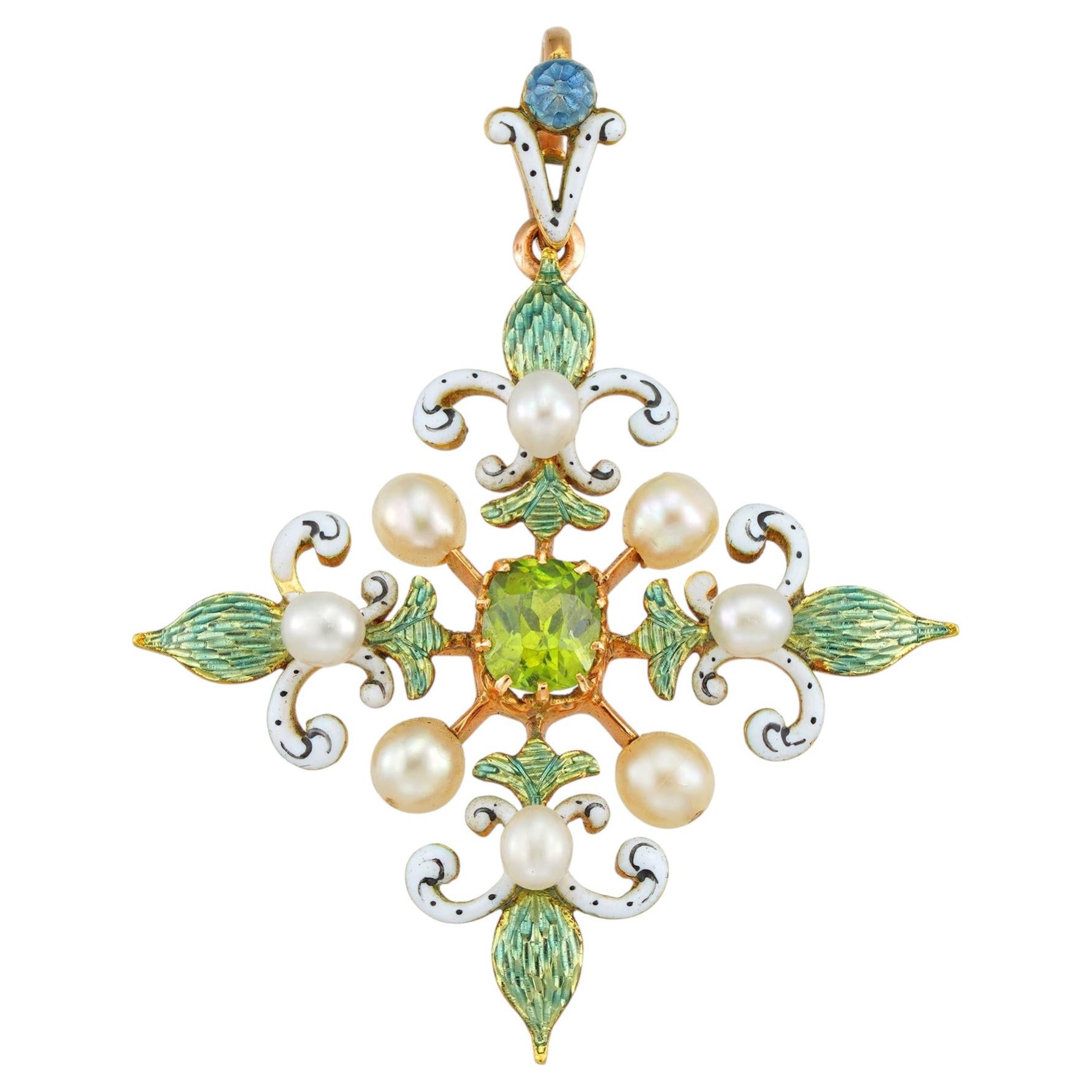 Une broche/pendentif édouardienne en grenat démantoïde et perles