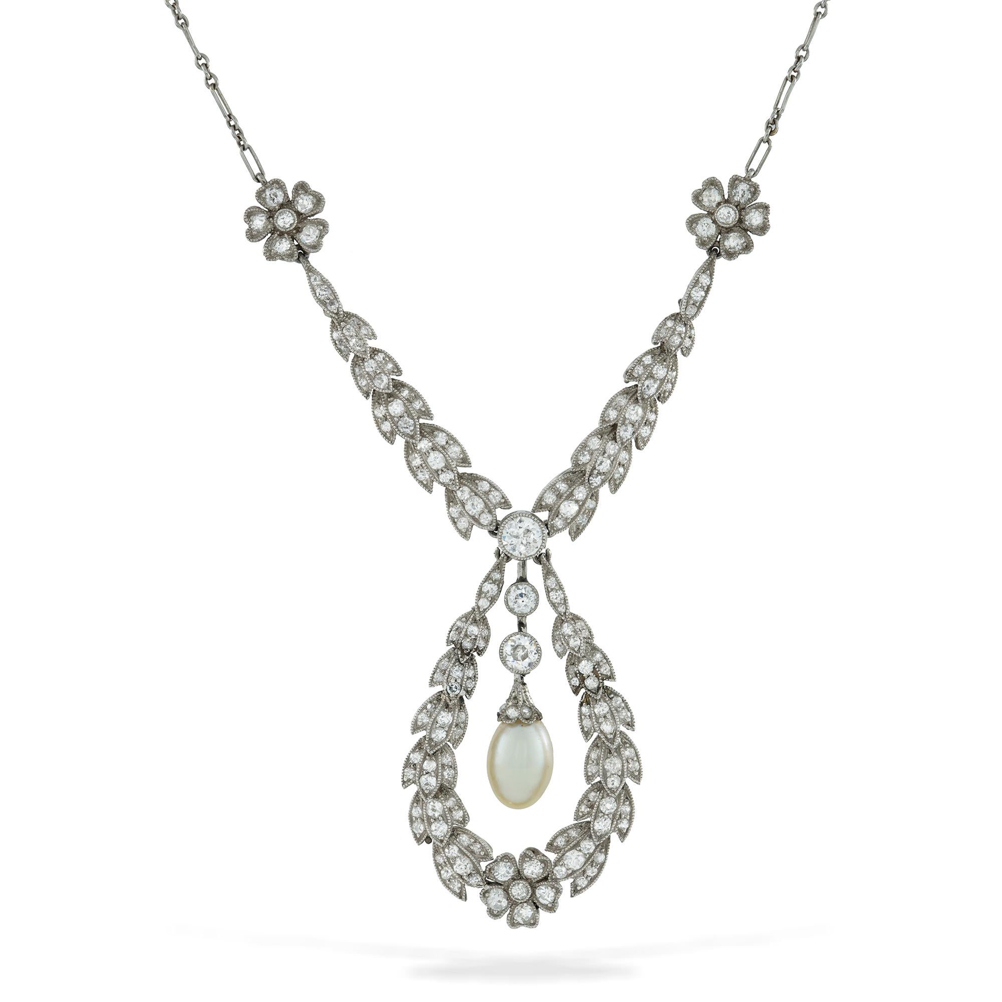 Edwardian Diamond Laurel Necklace with Pearl Drop In Good Condition For Sale In London, GB