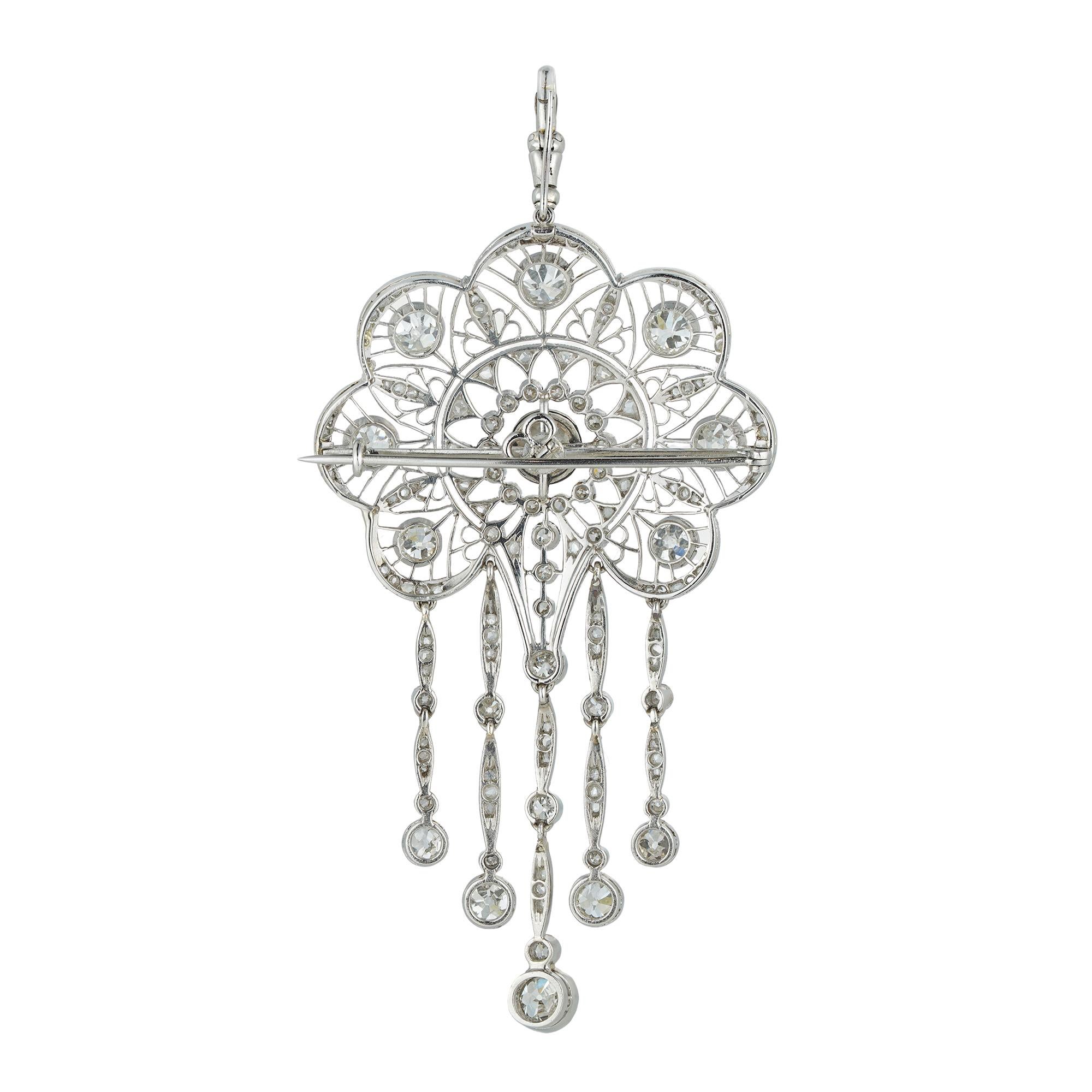 Durchbrochene Brosche/Anhänger im Edwardianischen Stil mit Diamanten (Art nouveau) im Angebot