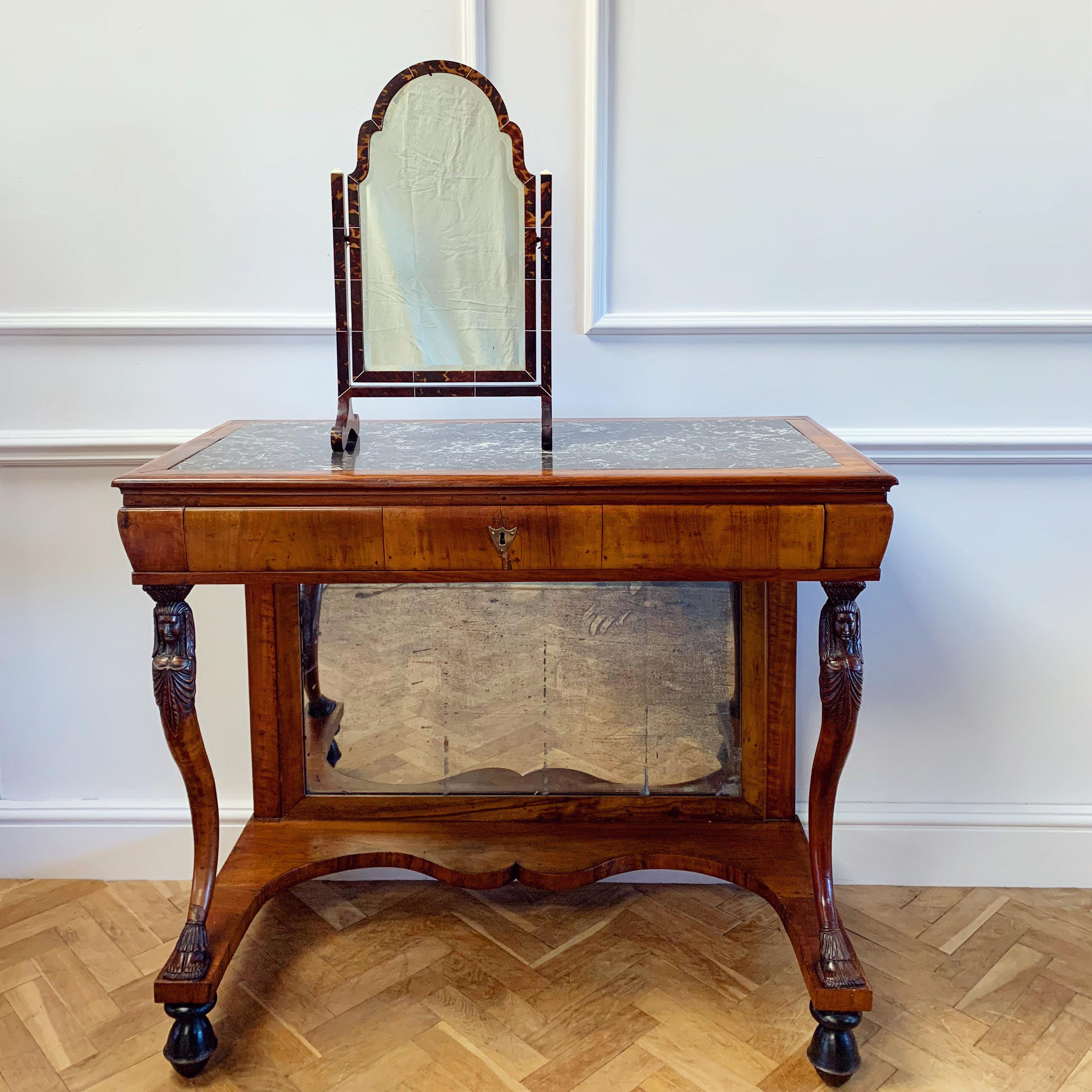 An Edwardian Dressing Mirror Veneered in Tortoiseshell In Good Condition For Sale In London, GB