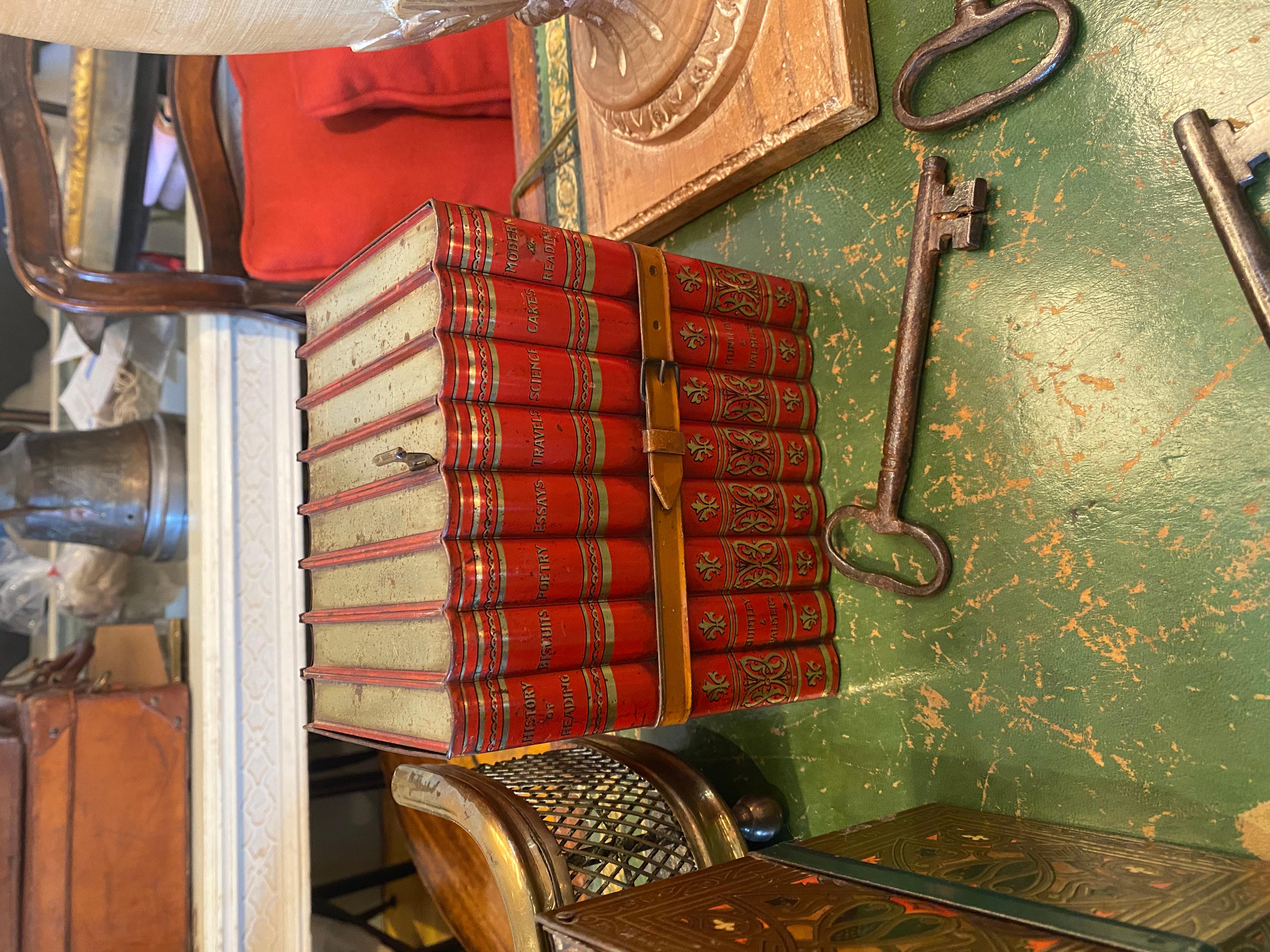 Ein Edwardian Huntley & Palmers lithographiert Buch Form Keksdose (Englisch) im Angebot