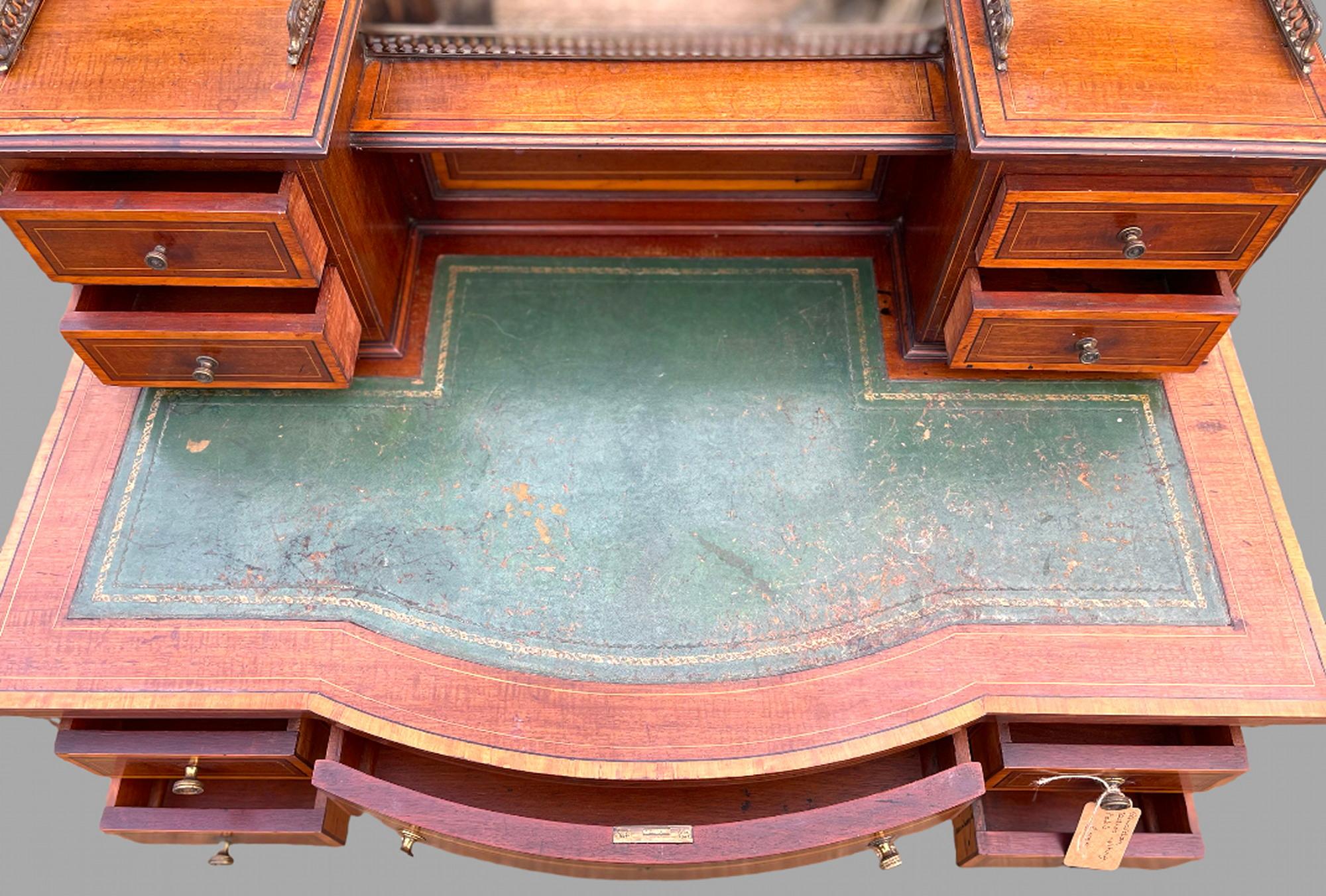 Edwardian Mahogany and Satinwood Lady's Desk In Good Condition For Sale In Pewsey, GB
