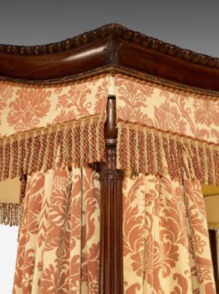 An Edwardian Mahogany Four Post Bed, Circa 1905 In Good Condition For Sale In Lincoln, GB