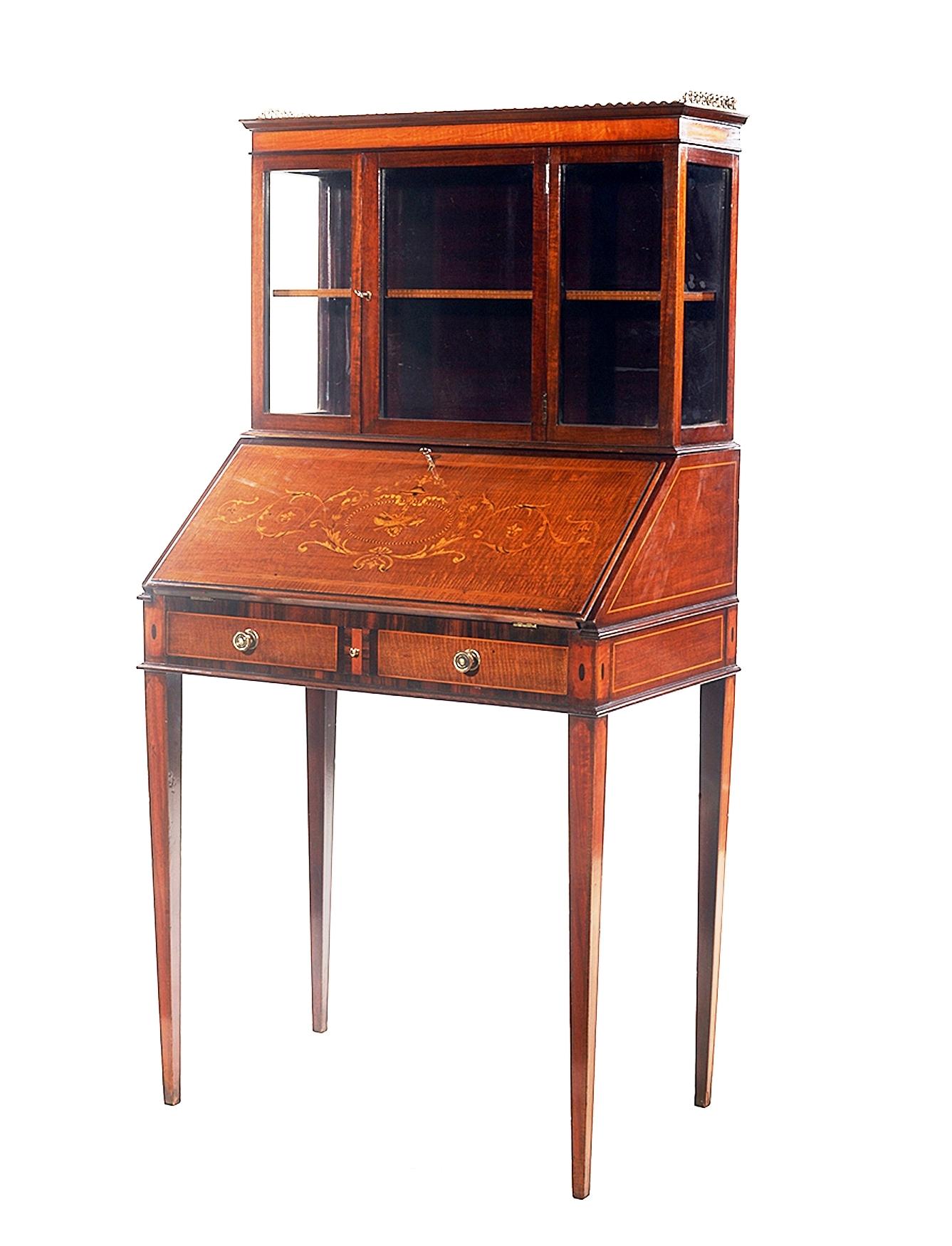 Edwardian Mahogany & Satinwood Inlaid Bureau with a Glazed Top (19. Jahrhundert) im Angebot