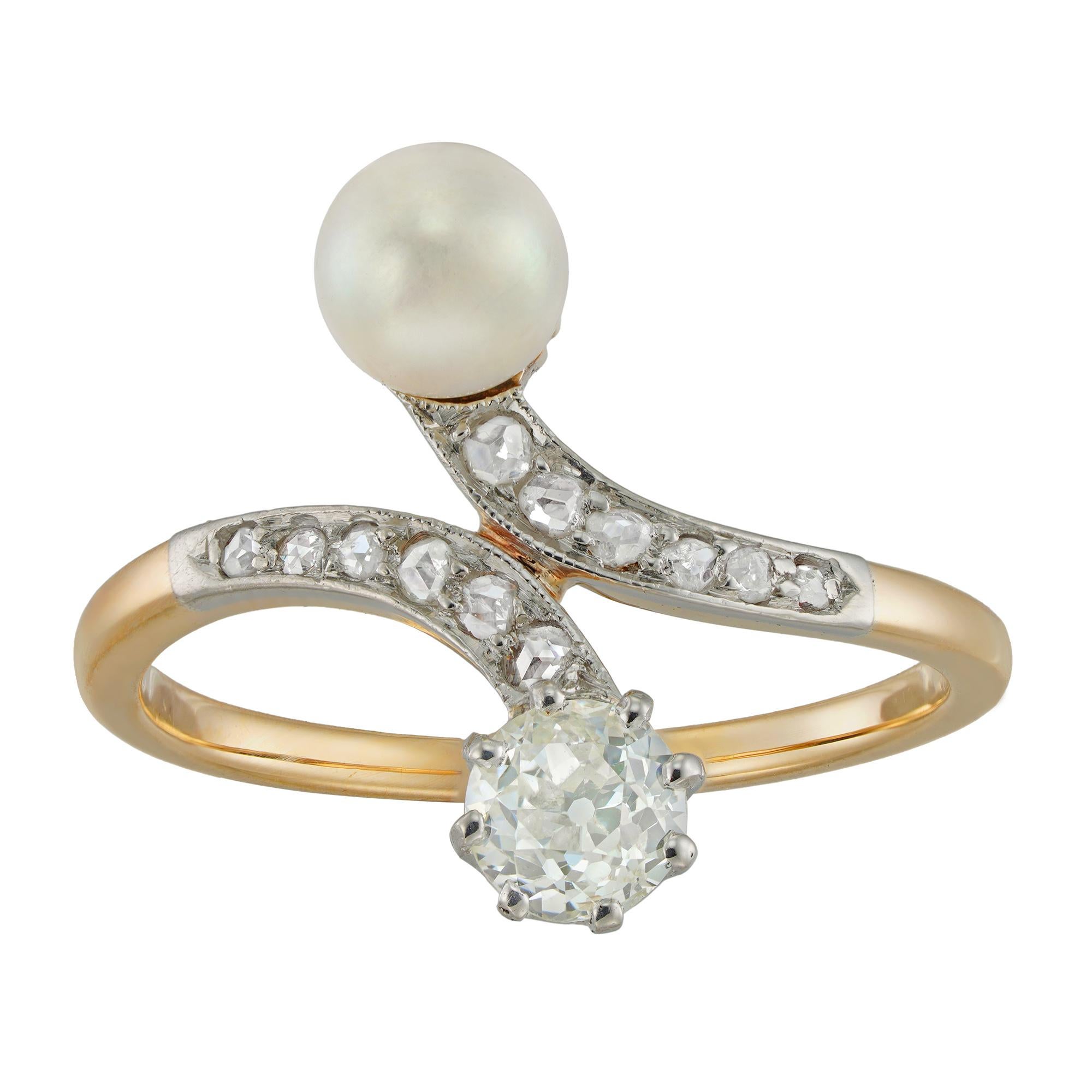 Ein edwardianischer Crossover-Ring mit natürlicher Perle und Diamant (Gemischter Schliff) im Angebot