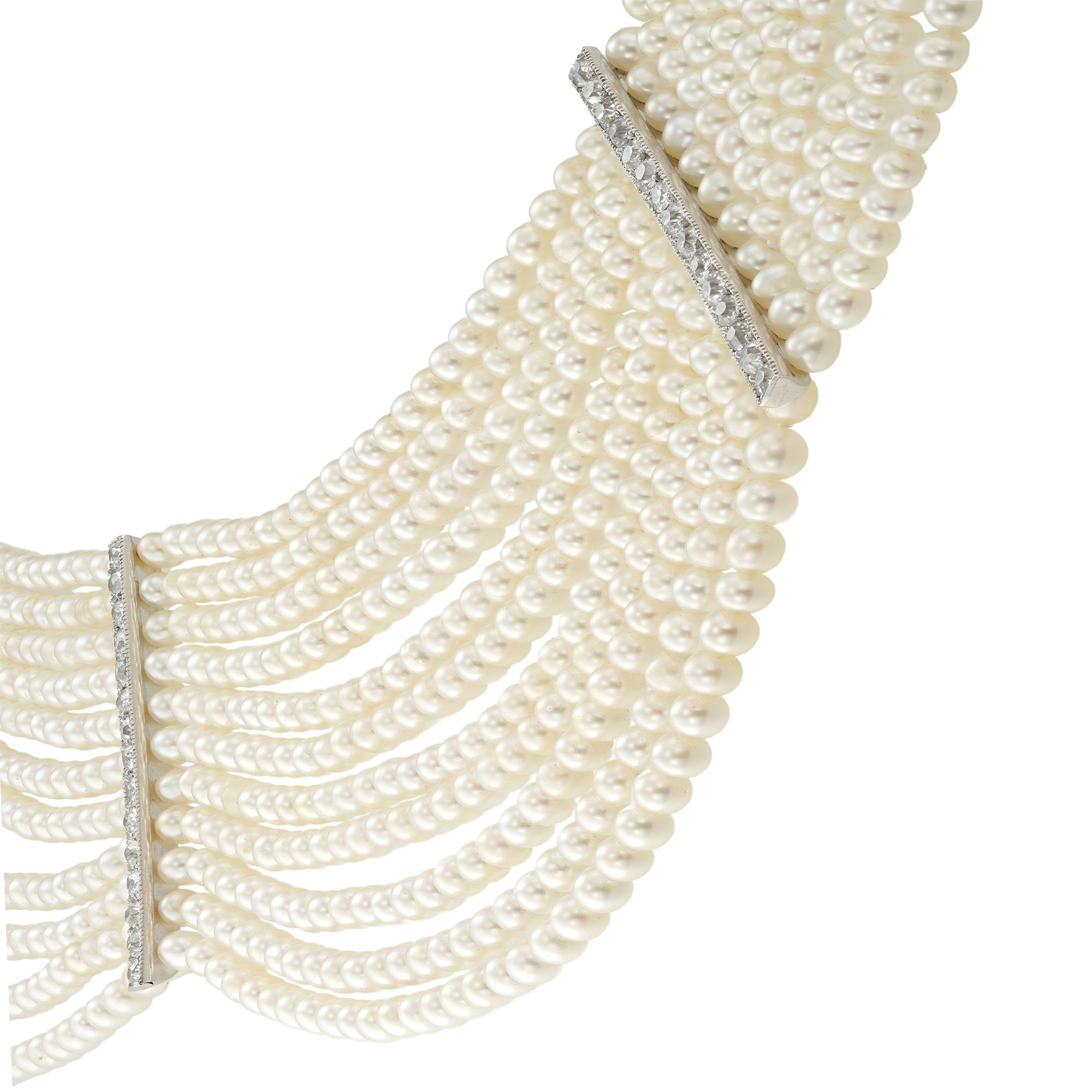 Collana a festone di perle naturali e diamanti di epoca edoardiana,  composto da milleseicentocinquantanove perle accompagnate dal rapporto CIRCA che ne attesta l'origine naturale d'acqua salata, con diametro da 2,9 a 3,2 mm che formano undici file,