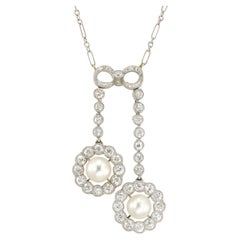 Un collier lavallière édouardien en perles naturelles et diamants