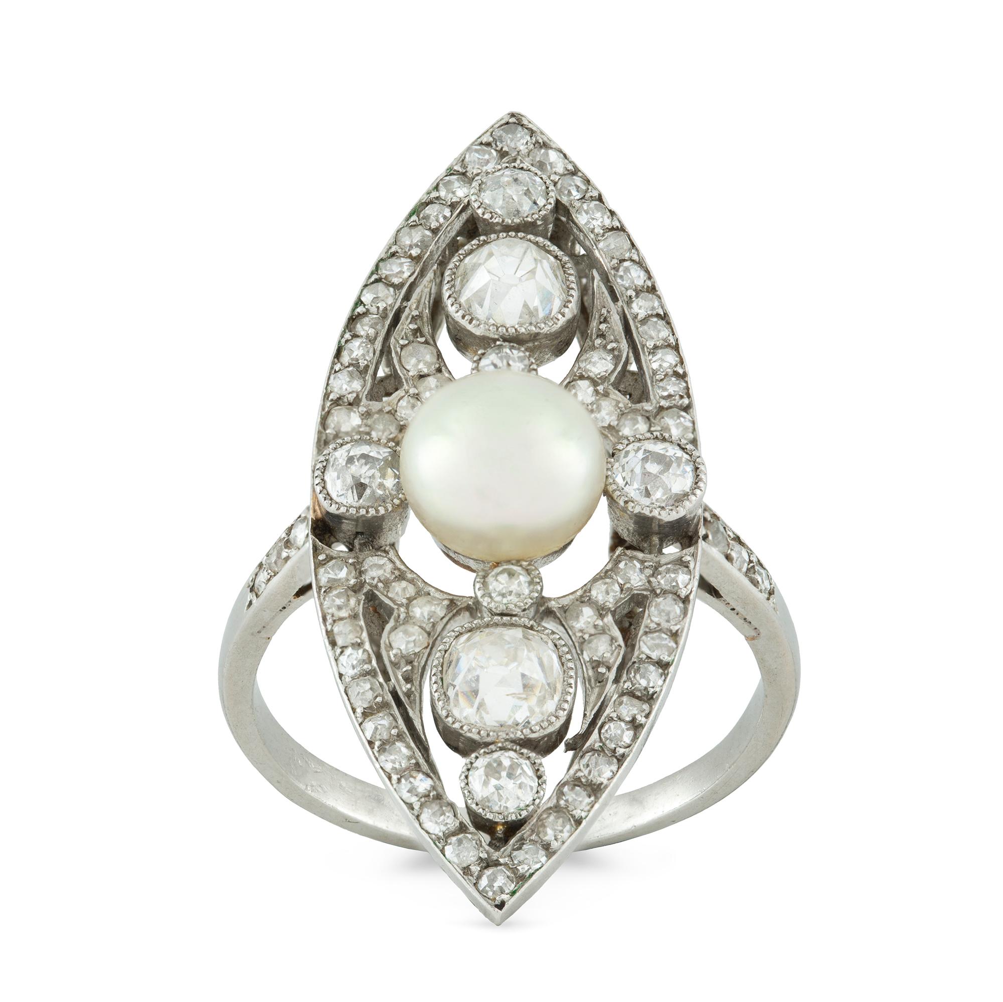 Édouardien Bague édouardienne en forme de navette en perle naturelle et diamants en vente