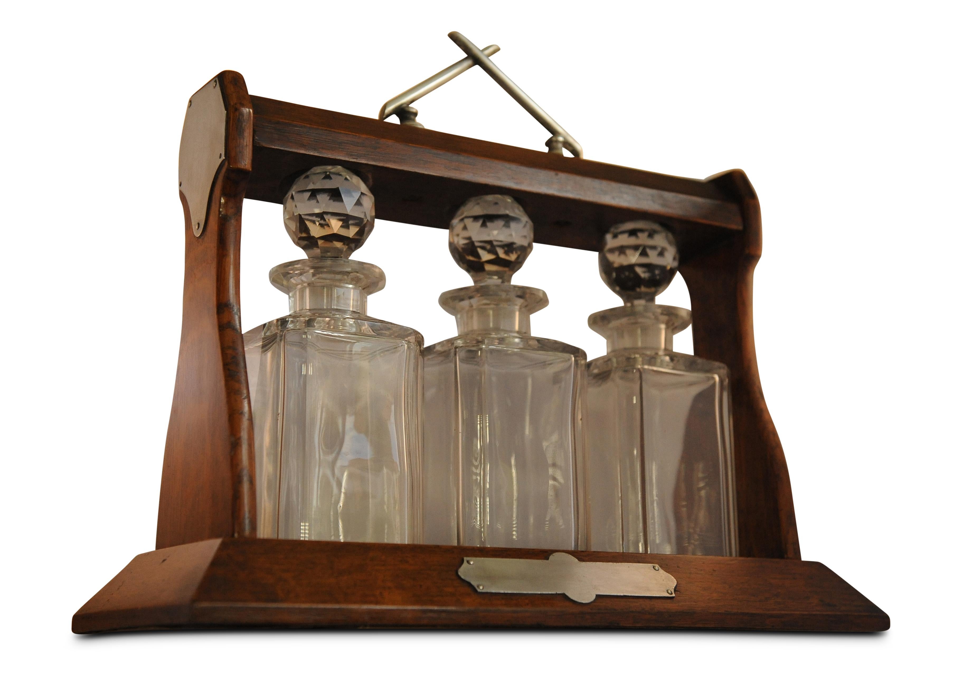 Late Victorian Oak Decanter Tantalus With Three Cut Glass Decanters In Good Condition In High Wycombe, GB