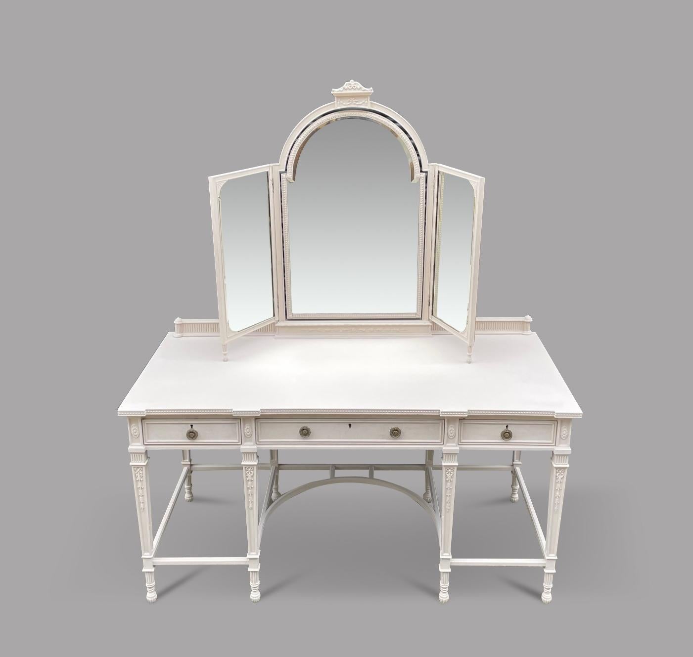 An Attractive Edwardian painted mahogany dressing table in the manner of Robert Adam with a triptych mirror upper section in a butterscotch colour. Top piece with mirror is separate piece

Height 180cm, Width 152 cm and Depth 70 cm

Provenance