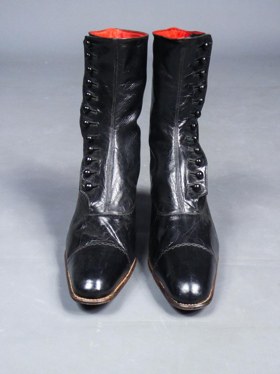 Circa 1895/1900
France

A never used Pair of Leather City Boots from a store back in the South West of France and dating from the Belle Epoque. Shiny black leather with pointed toe, studded coil heel in sole and lined with cotton twill underlined