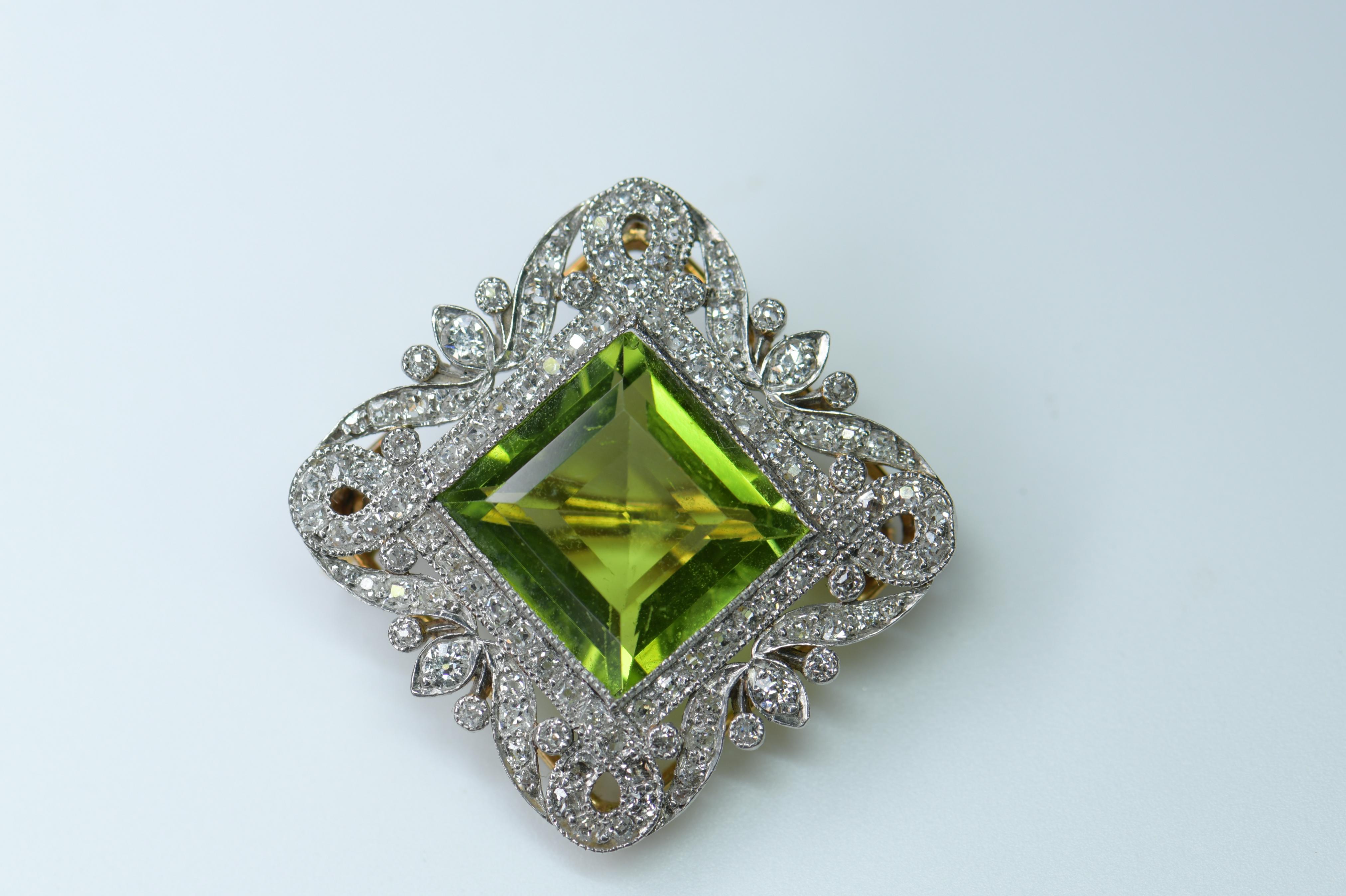 An Edwardian peridot and diamond brooch, of quatrefoil design, centered with a square-shaped peridot within a foliate scroll surround set with old circular-cut diamonds in platinum on gold, 3cm wide in an original antique case. 

STONES
Peridot: