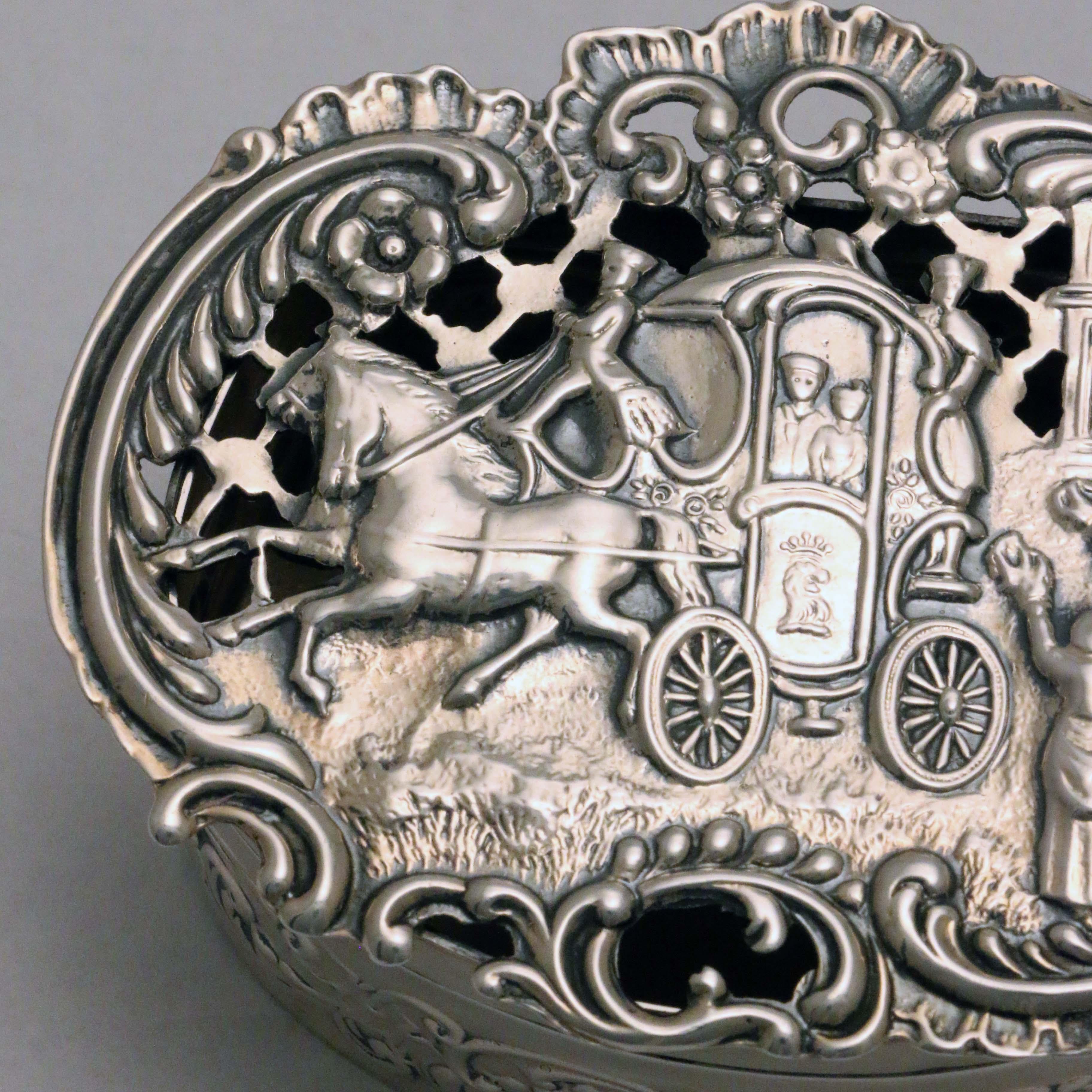 Edwardian Pierced and Repousse Hall Marked Silver  Box In Good Condition In Montreal, QC