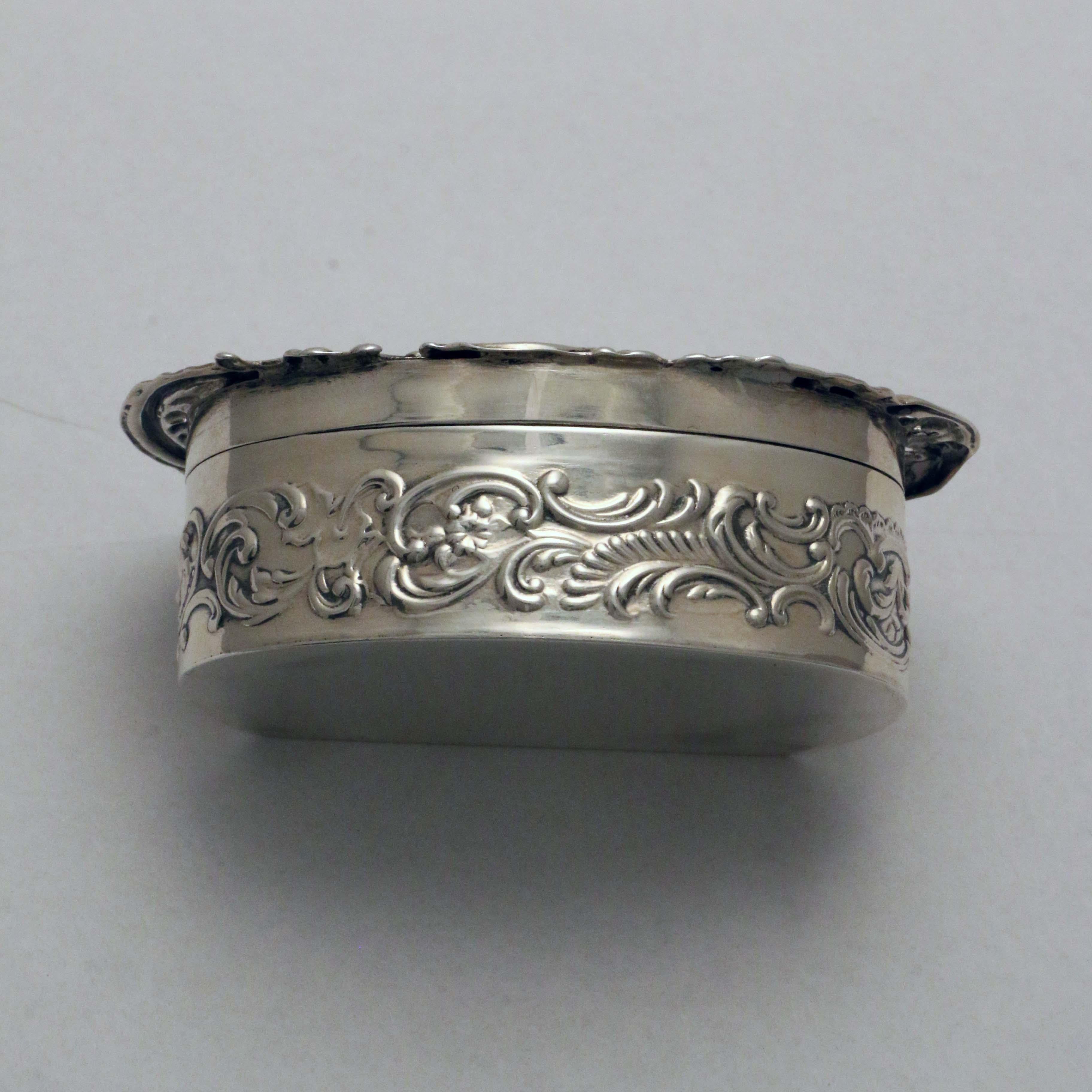 Edwardian Pierced and Repousse Hall Marked Silver  Box For Sale 3
