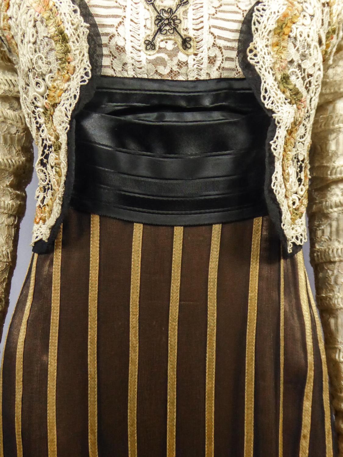 An Edwardian Reception dress with train in silk and lace - Circa 1905 2