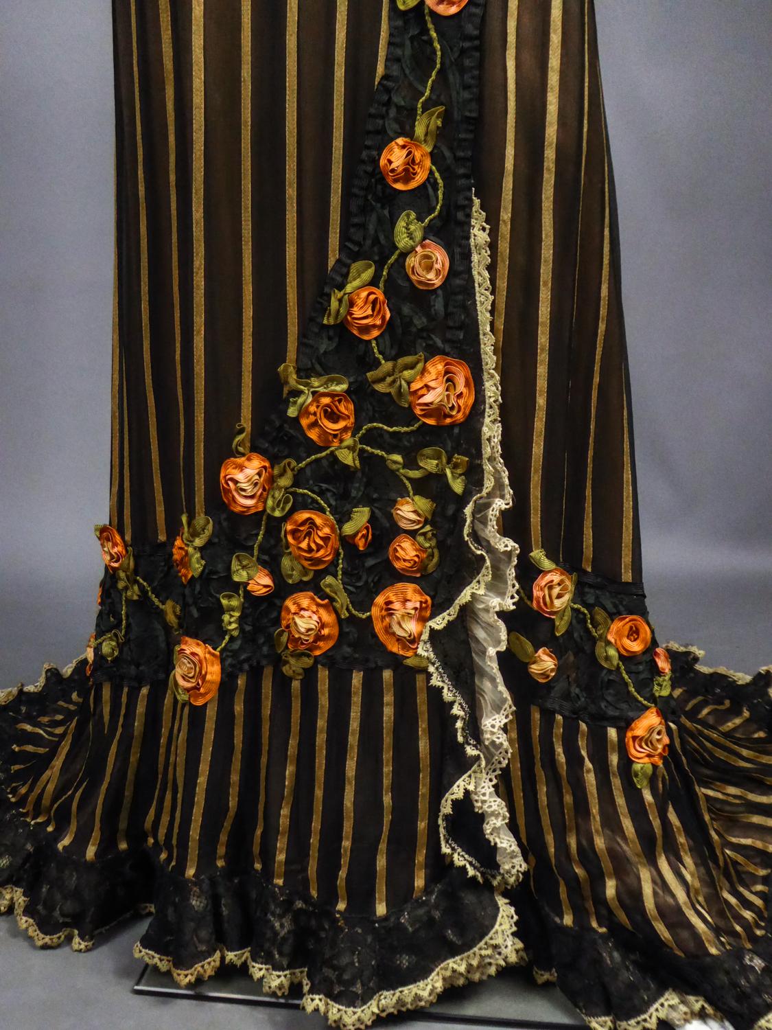 An Edwardian Reception dress with train in silk and lace - Circa 1905 3