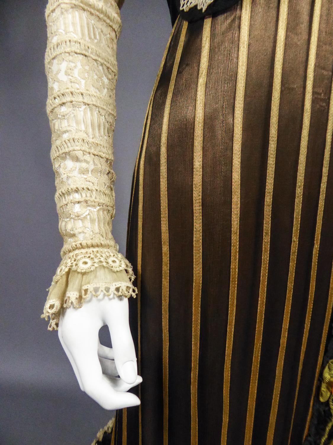An Edwardian Reception dress with train in silk and lace - Circa 1905 6