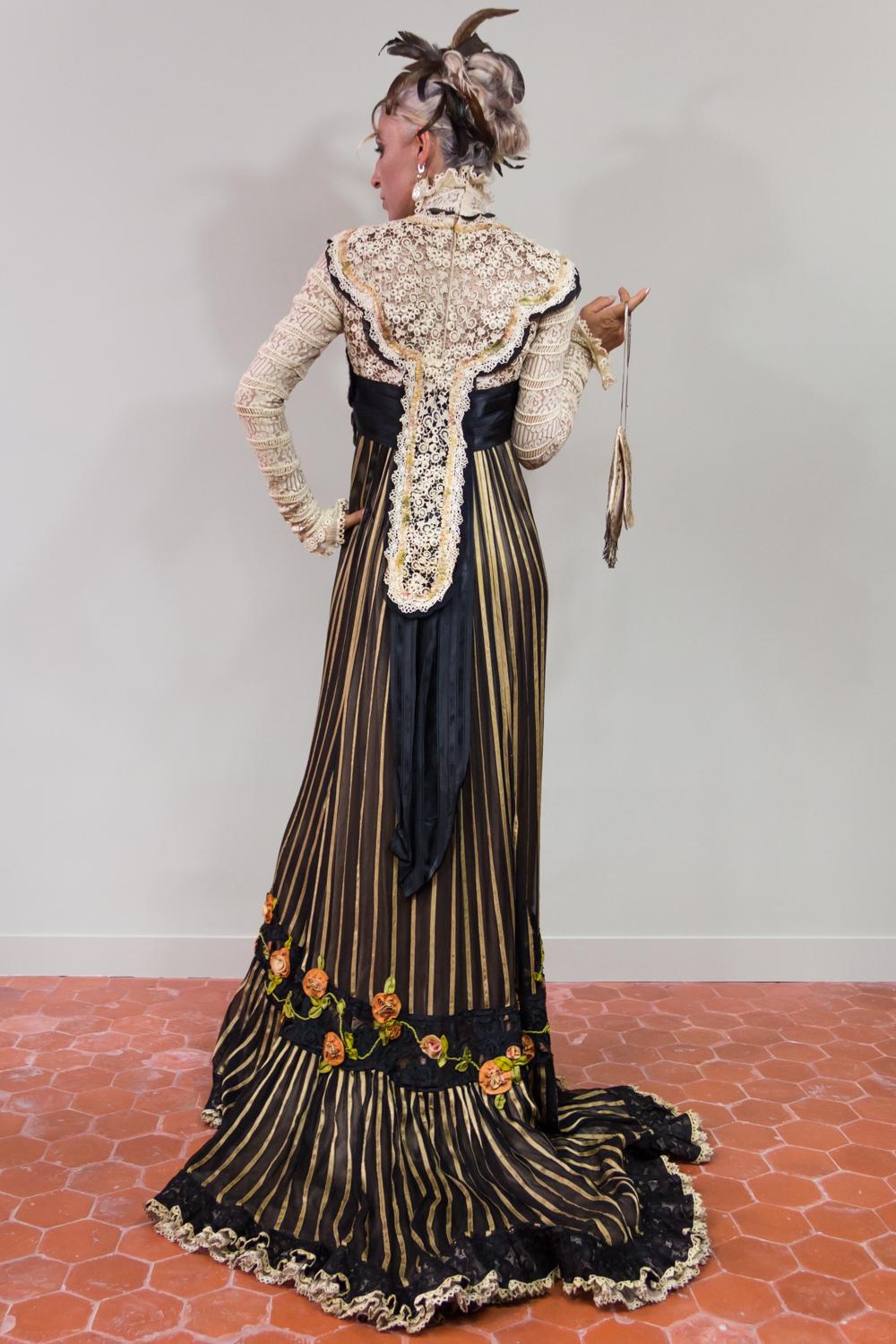 Black An Edwardian Reception dress with train in silk and lace - Circa 1905