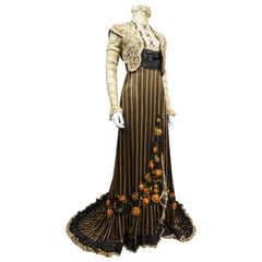 An Edwardian Reception dress with train in silk and lace - Circa 1905