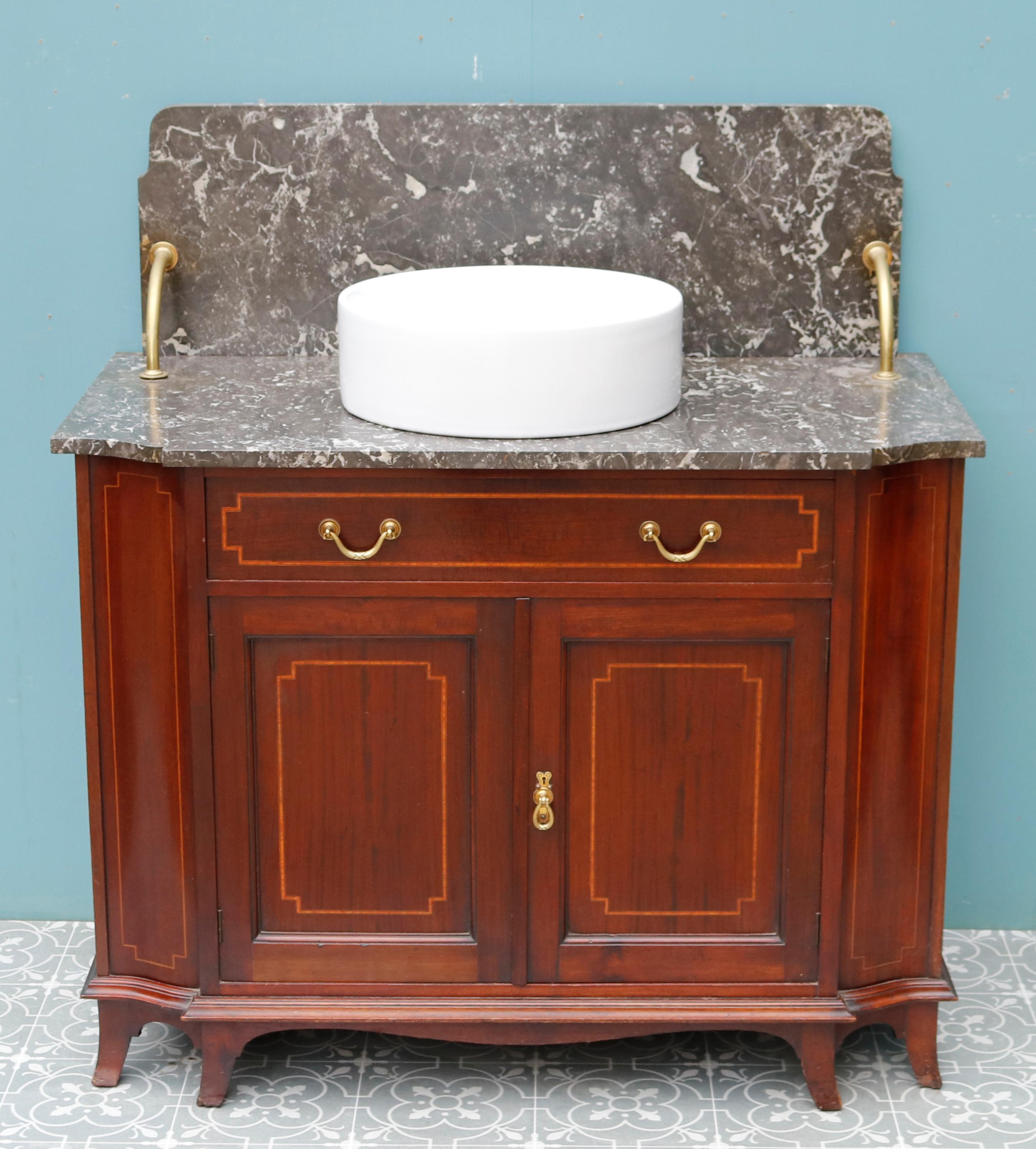 An Edwardian style washstand with a veined marble top and splash back. The washstand is supplied with a modern ceramic bowl.

Additional Dimensions

Overall Height 106.5 cm

Height to counter 76 cm

Width 99 cm

Depth 51.5 cm.