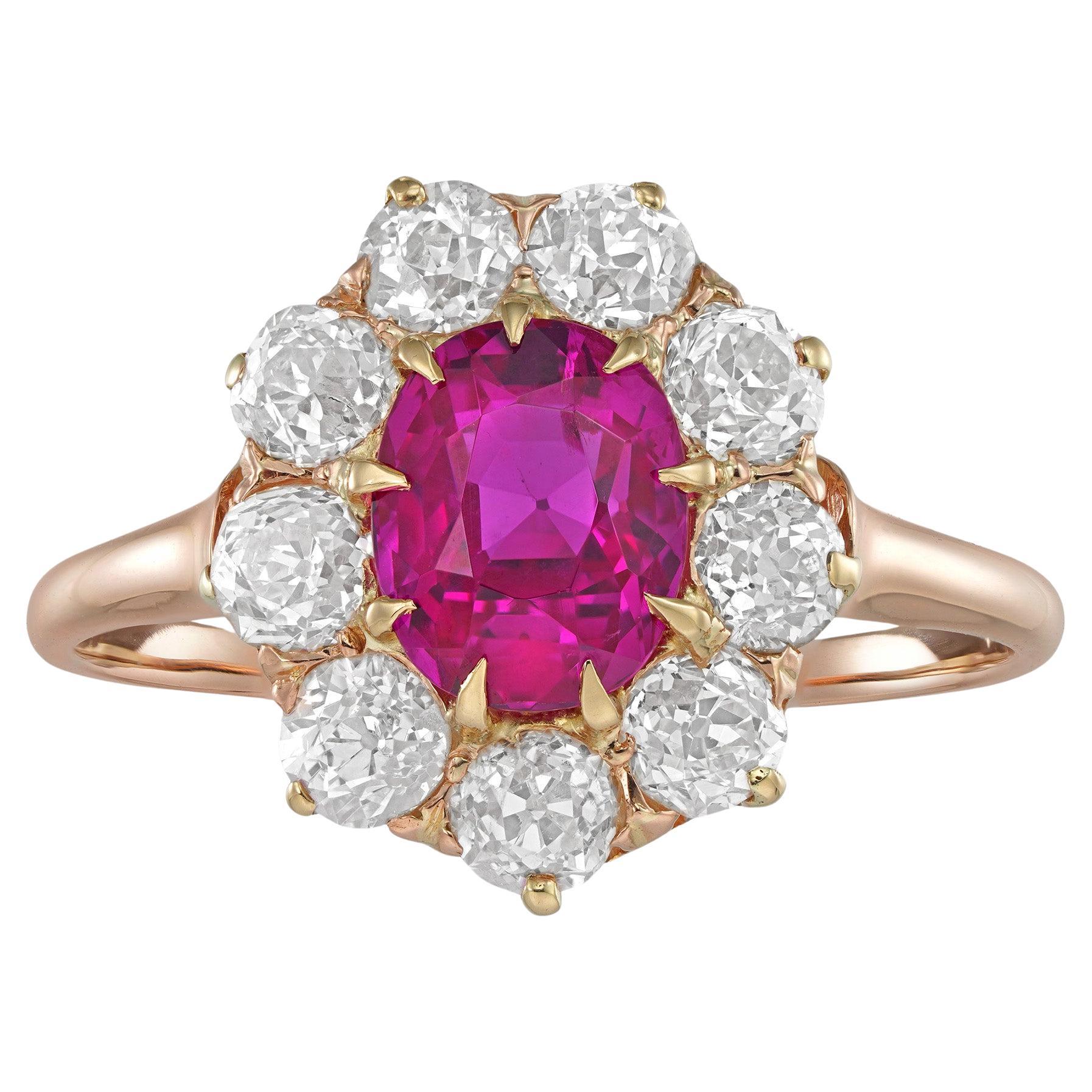 Anillo eduardiano en racimo de rubíes y diamantes
