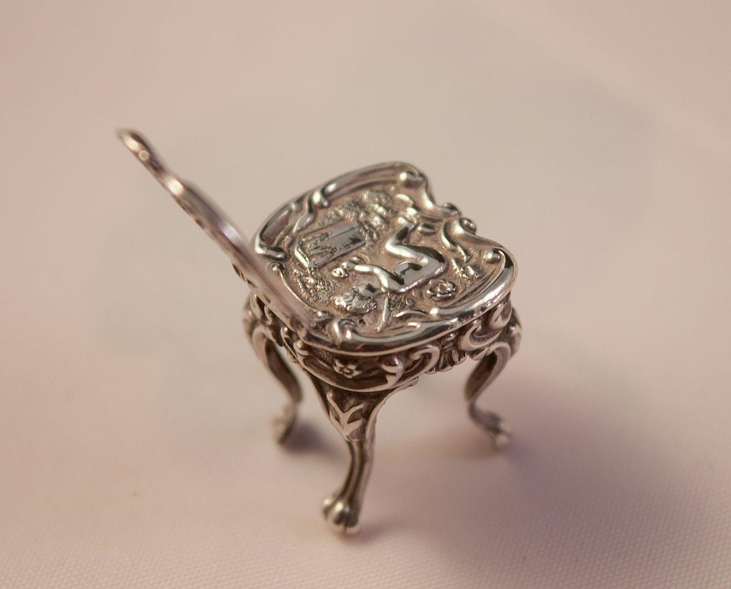 An Edwardian silver Novelty miniature  Queen Anne style Chair. Birmingham 1901 In Good Condition For Sale In London, GB