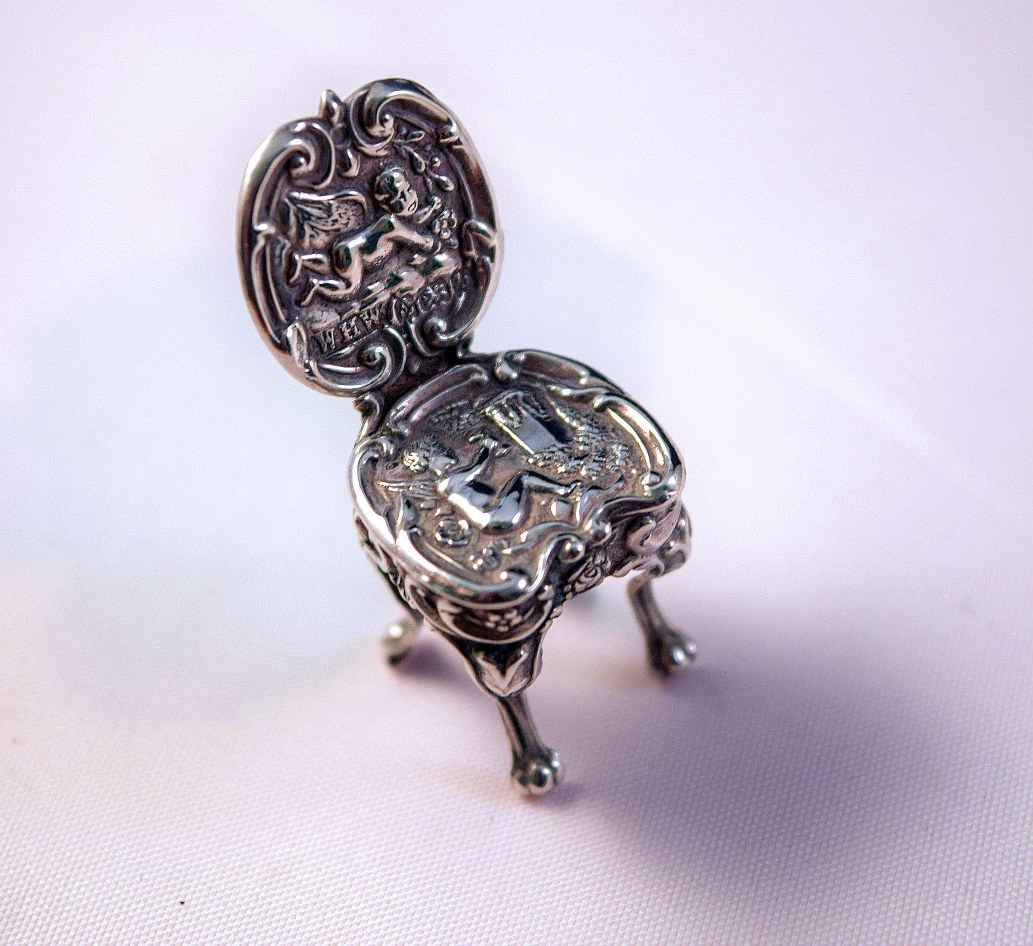Eine Edwardianische Silber Novelty Miniatur  Stuhl im Queen Anne-Stil. Birmingham 1901 im Angebot 2