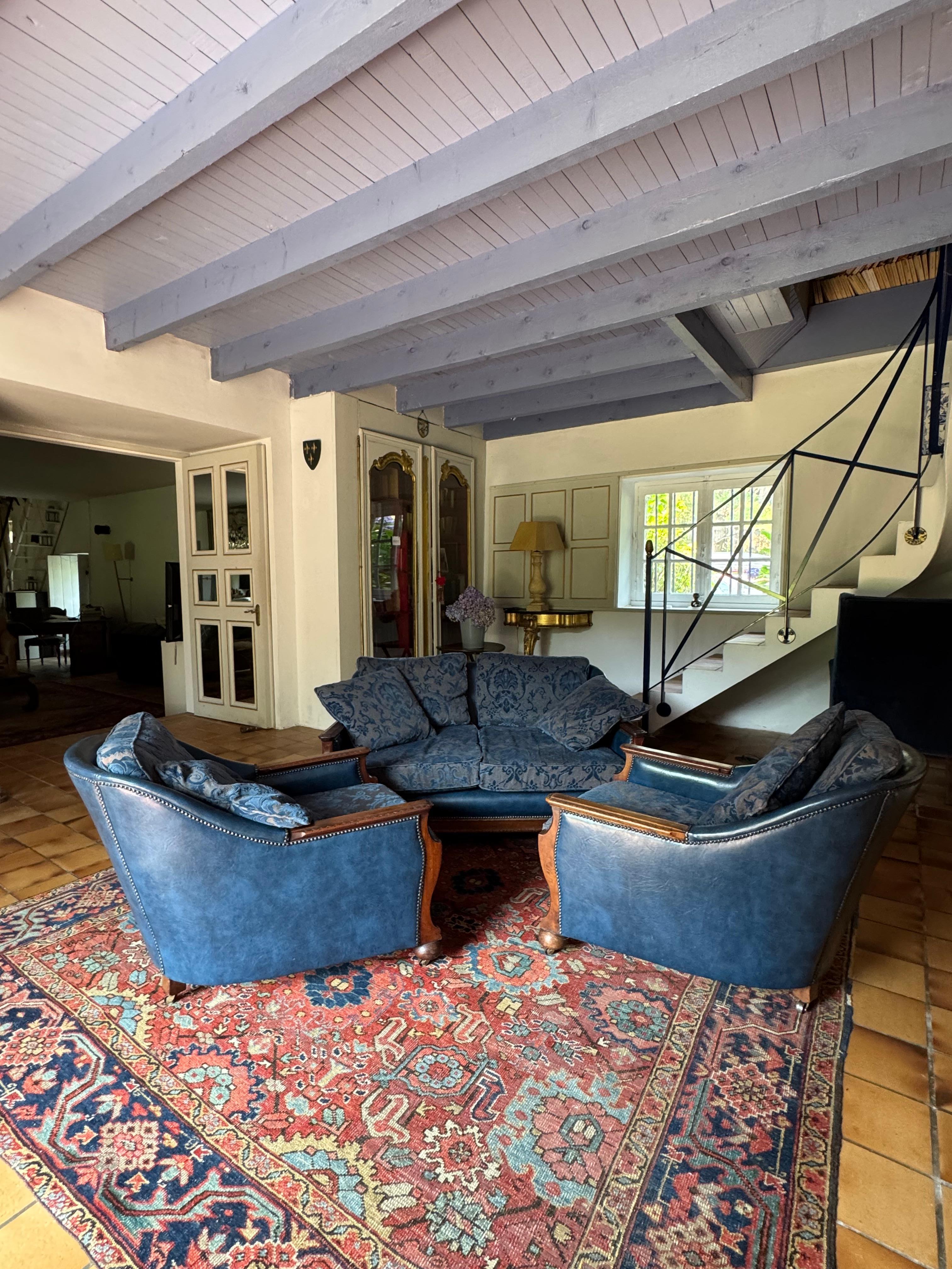 An Edwardian three piece suite including pair of chairs and sofa For Sale 2