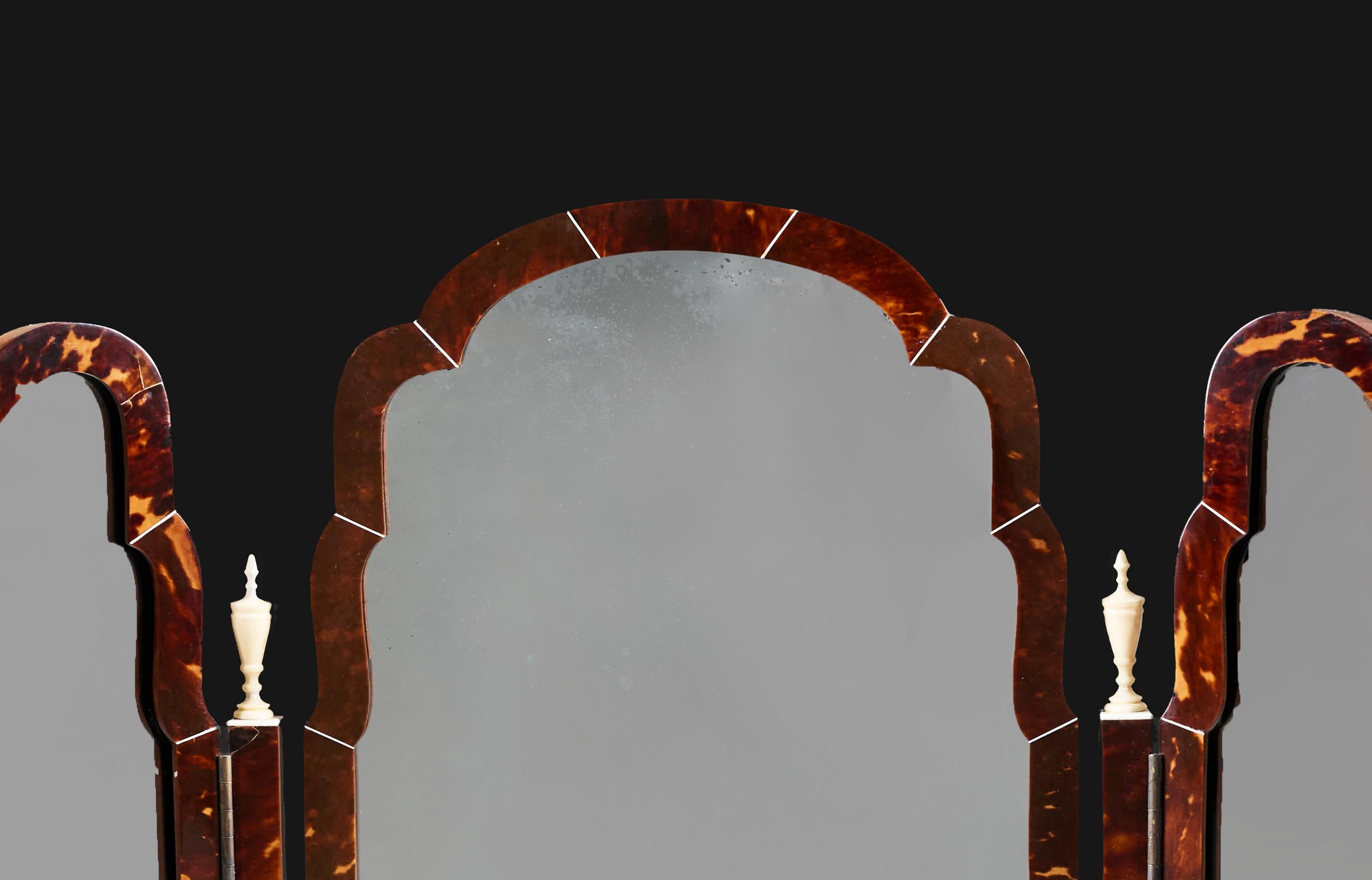 An Edwardian Tortoiseshell and Ivorine Dressing Table Mirror In Good Condition For Sale In London, GB