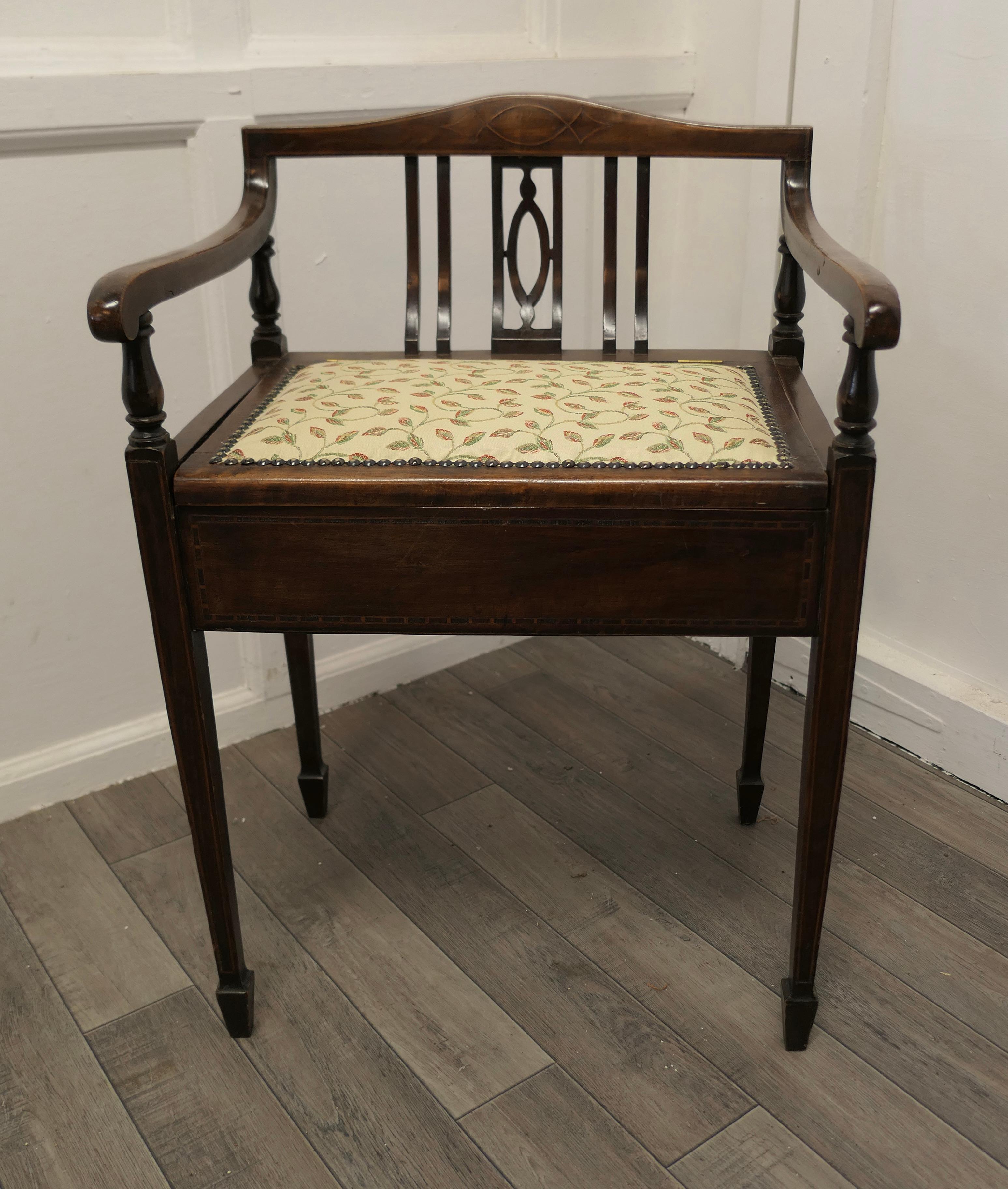 Edwardian Upholstered Piano Stool In Good Condition For Sale In Chillerton, Isle of Wight